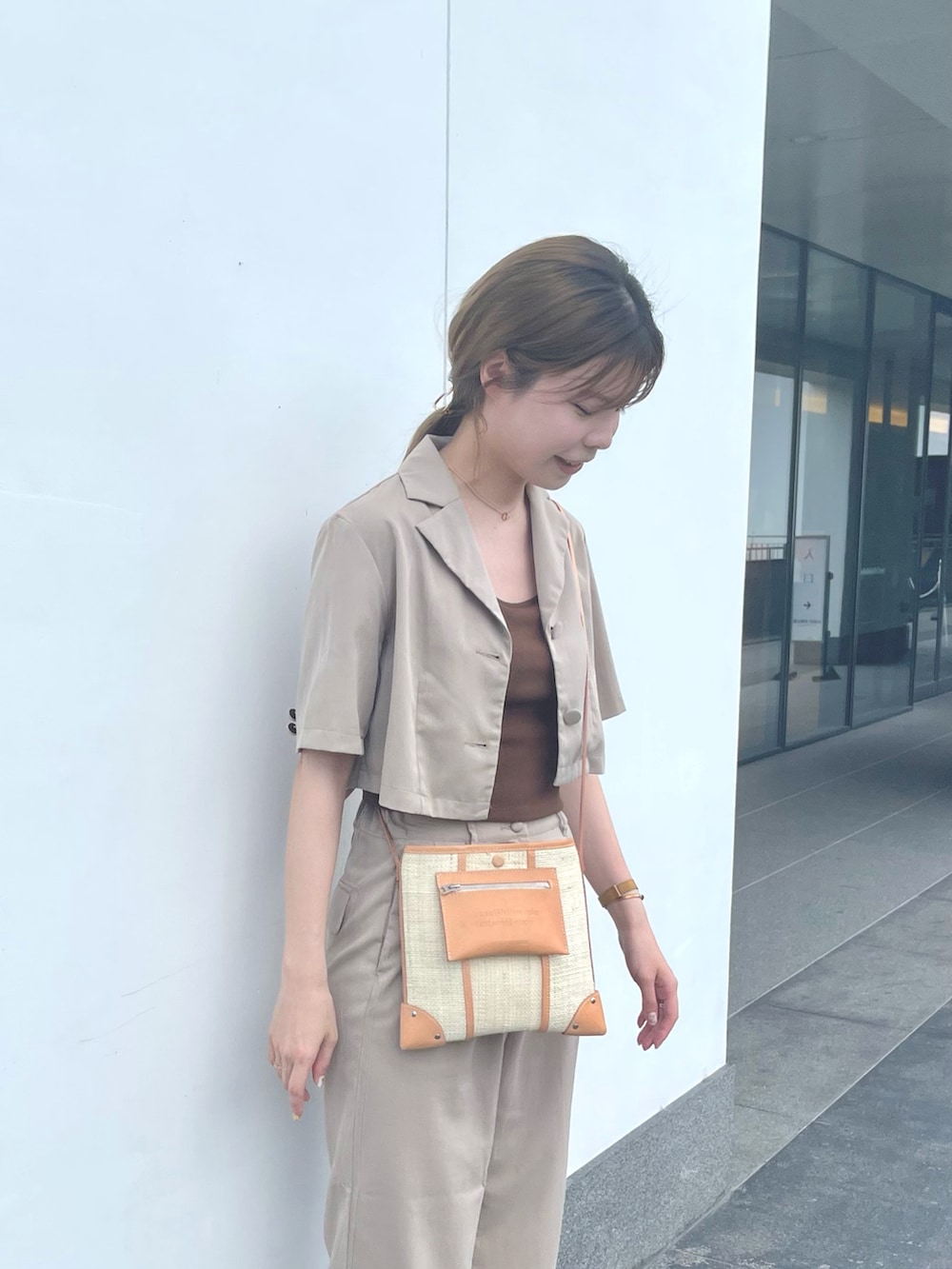 「高身長女子、高身長コーデ、骨格ウェーブ、夏コーデ、大人カジュアル、シンプル、シンプルコーデ、淡色女子、淡色コーデ、セットアップ、キャミソール、休日コーデ、きれいめカジュアル、トレンド、ワントーンコーデ」｜「LOWRYS FARMのスタイルＵＰカップＣＰ　177891（キャミソール、ブラウン系）」を使った、Yuikaさん（レディース・173cm）の夏コーディネートの2枚目の写真