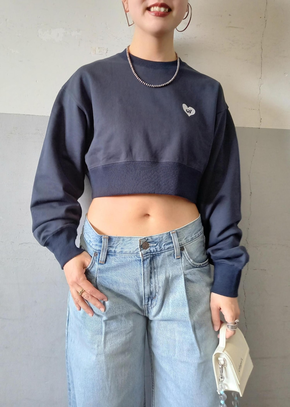 「エンジェルブルー、24SS春の新作、24SS、ANGEL BLUE、ボールチェーン、クリア、Levi's、リーバイス、別注、BIOTOP、ビオトープ、バギー、バギーデニム、バギーパンツ、ADAM ET ROPÉ」｜「ADAM ET ROPE'の【サステナブル】ナロークロスストラップサンダル（サンダル、シルバー系）」を使った、touharaさん（レディース・158cm）の春コーディネートの6枚目の写真