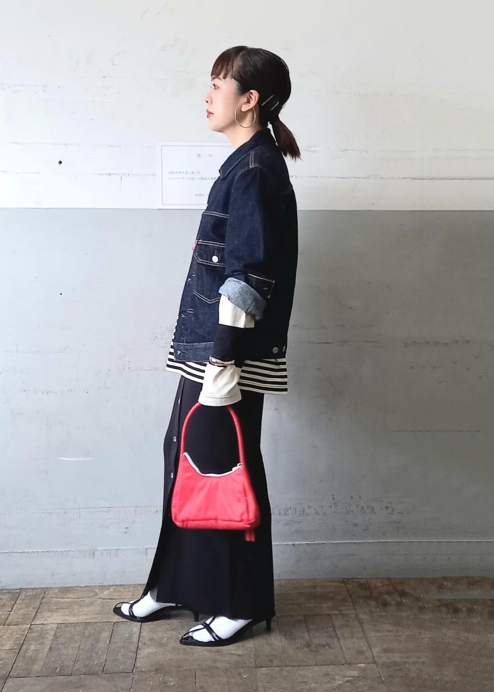 「24SS春の新作、24SS、着映えトップス、GFGS、ジーエフジーエス、Levi's、リーバイス、別注、kokyo、コキヨ、BIOTOP、ビオトープ、春アウター、ハンドバッグ、ブラック」|「ADAM ET ROPE'の【G.F.G.S. for ADAM ET ROPE'】別注ボートネックボーダー(Tシャツ/カットソー、ブラック系)」を使った、touharaさん(レディース・158cm)の冬コーディネートの5枚目の写真