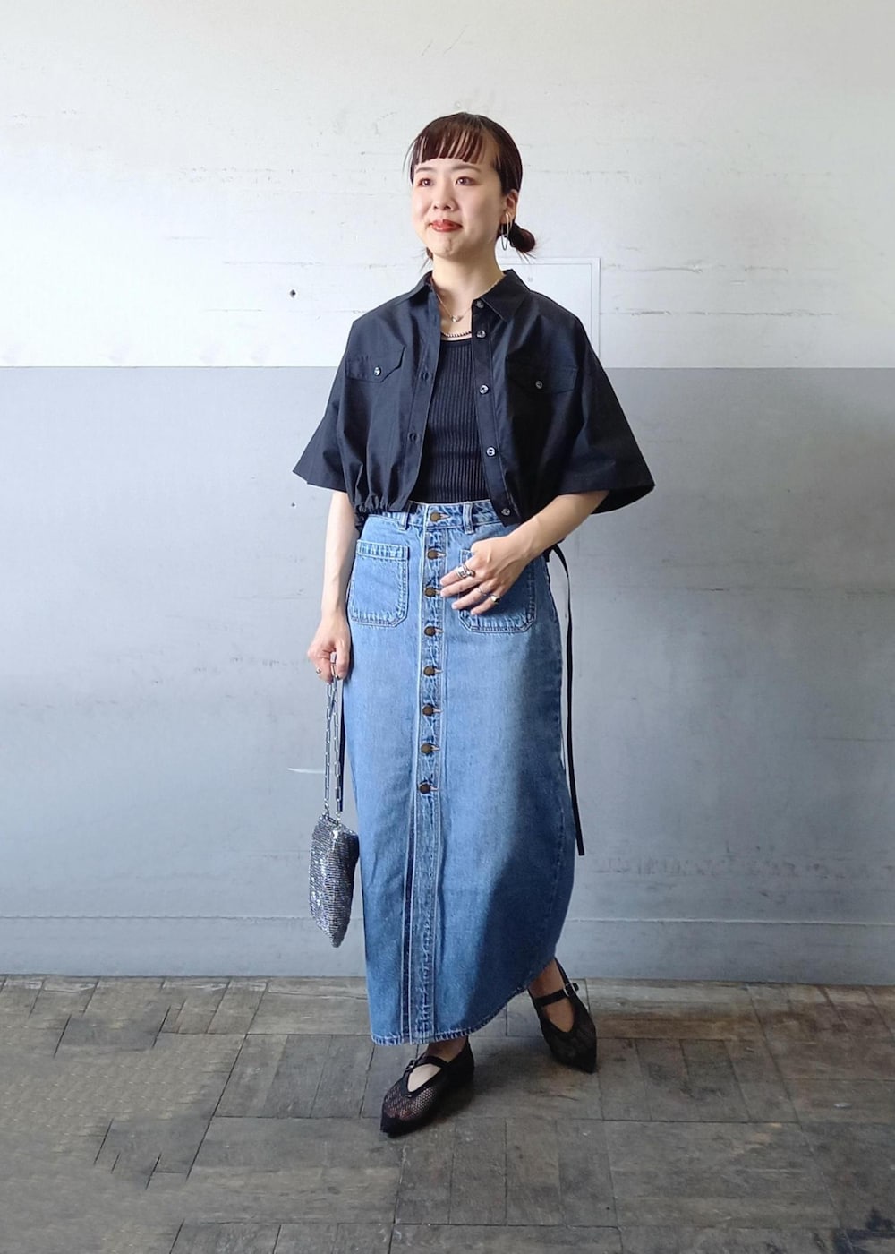 「24SS夏の新作、24SS、デザイントップス、クロップド、クロップドシャツ、メッシュ、メッシュパンプス、KNOWHOW jewelry、ノウハウジュエリー、ハートモチーフ、ハートネックレス、ハートリング、ストラップサンダル、ストラップ、フロントボタン」｜「ADAM ET ROPE'のフィッシュネットメリージェーンフラット（パンプス、ブラック系）」を使った、touharaさん（レディース・158cm）の夏コーディネートの5枚目の写真