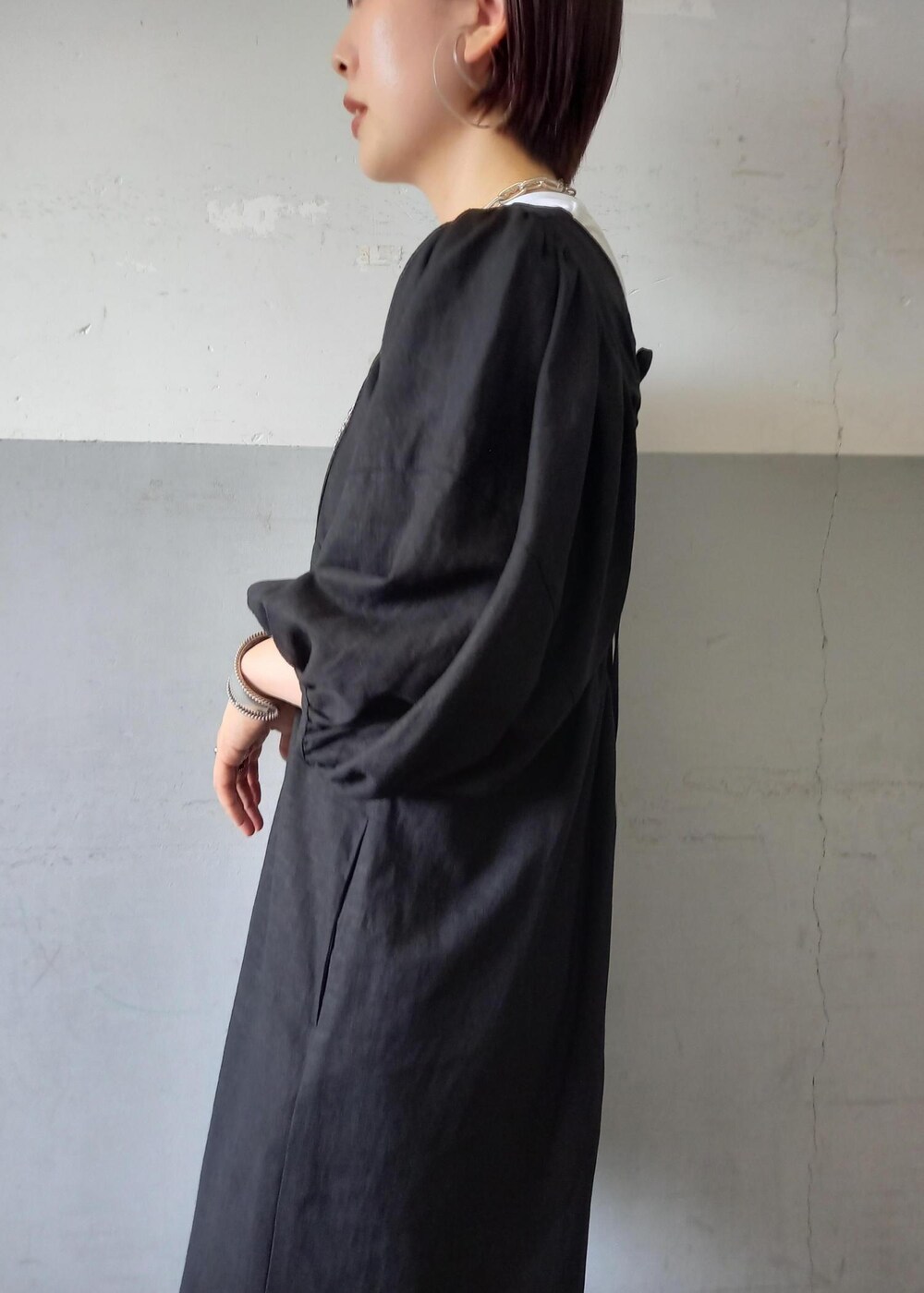 「TAW&TOE、トーアンドトー、ロゴtee、ロゴ、逸品、ブラック、ロング、ワンピース、サンダル、厚底、トング、ADAM ET ROPÉ、FEMME、SDGs、サステナブル」｜「ADAM ET ROPE'のネオンロゴTEE（Tシャツ/カットソー、ホワイト系）」を使った、touharaさん（レディース・158cm）の夏コーディネートの5枚目の写真