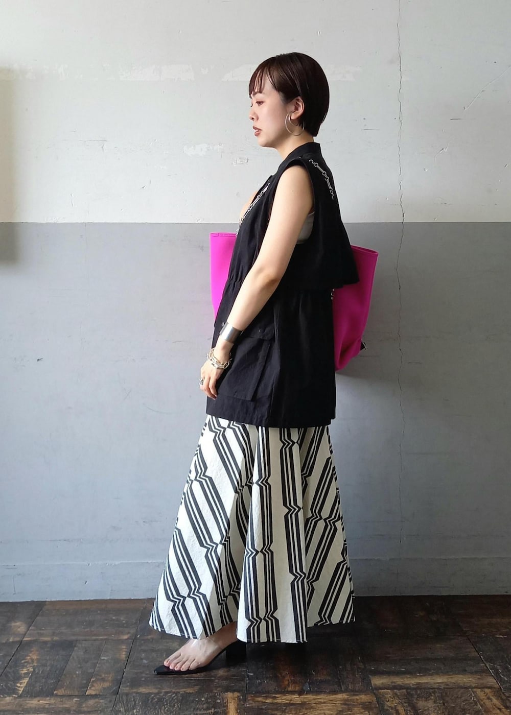 touharaさんの「ネオプレーンマルチトートバッグ（ADAM ET ROPE'）」を使ったコーディネートの3枚目の写真