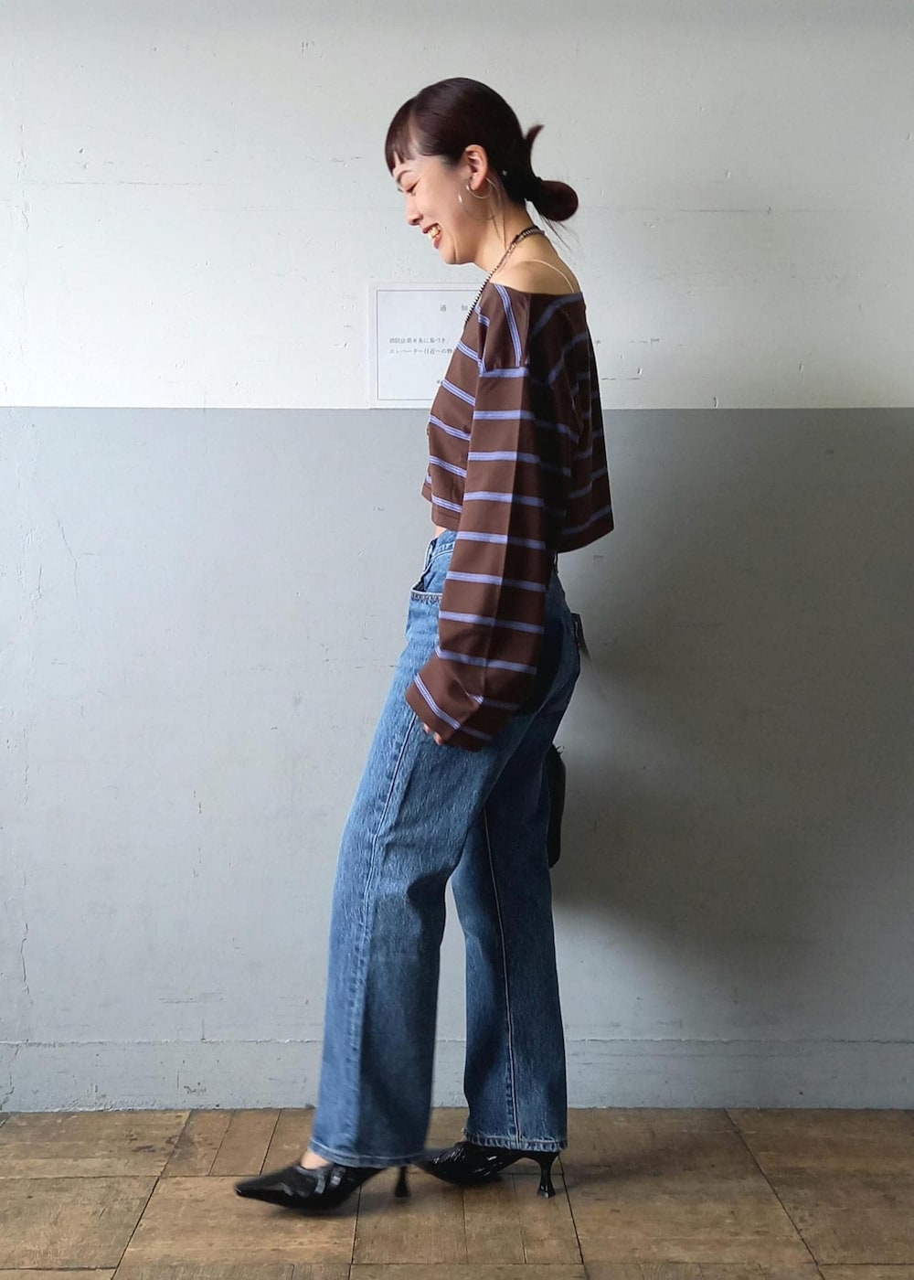 「Levi's、リーバイス、501、BIOTOP、ビオトープ、TanC、タンク、タンクトウキョウ、TanCTOKYO、ourwacoal、アワワコール、初春コーデ、春コーデ、デートコーデ、お出かけコーデ」｜「ADAM ET ROPE'のMOLレザーギャザーパンプス（パンプス、ブラック系）」を使った、touharaさん（レディース・158cm）の春コーディネートの5枚目の写真