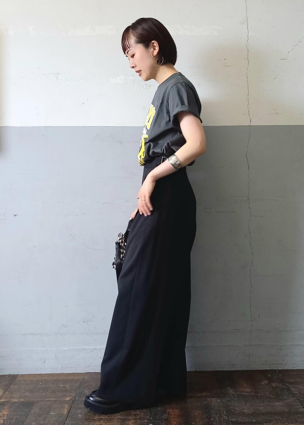 「GANNI、ガニー、レオパード、プリントtee、厚底、ローファー、ADAM ET ROPÉ、FEMME、骨格ウェーブ、イエベ、大人カジュアル、モード、夏、秋、夏コーデ」|「ADAM ET ROPE'の【晴雨兼用】ボリュームローファー(レインシューズ、ブラック系)」を使った、touharaさん(レディース・158cm)の夏コーディネートの8枚目の写真