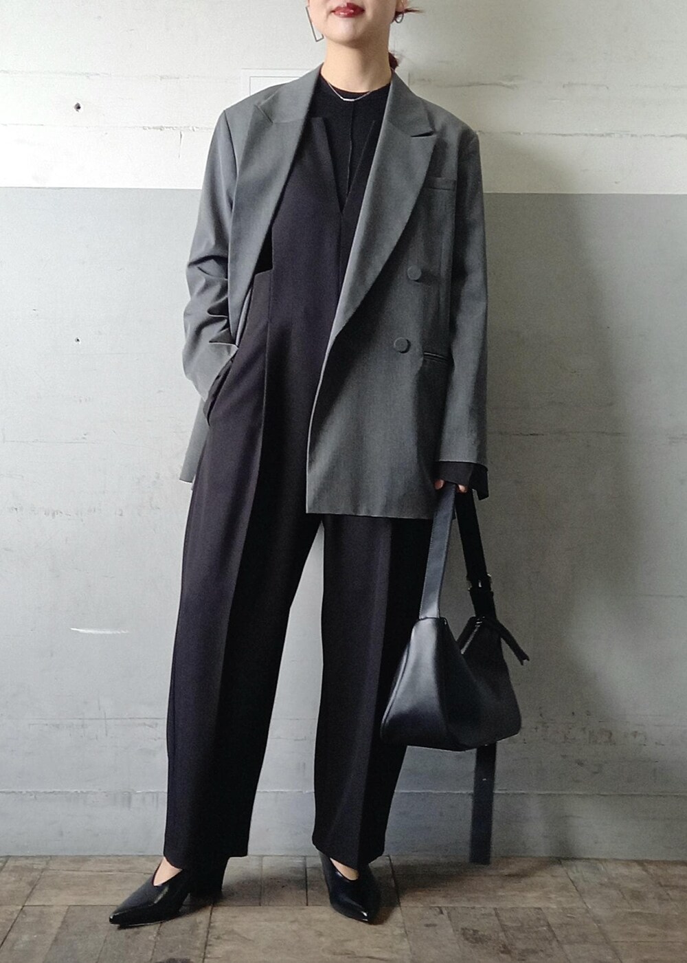 「バレルパンツ、卒業式、卒園式、入学式、入園式、初春コーデ、春コーデ、お仕事コーデ、セレモニーコーデ、卒業式コーデ、卒園式コーデ、授業参観日コーデ、入学式コーデ、入園式コーデ、お出かけコーデ」|「ADAM ET ROPE'のフォルムヒールポインテッドパンプス(パンプス、ブラック系)」を使った、touharaさん(レディース・158cm)の冬コーディネートの7枚目の写真
