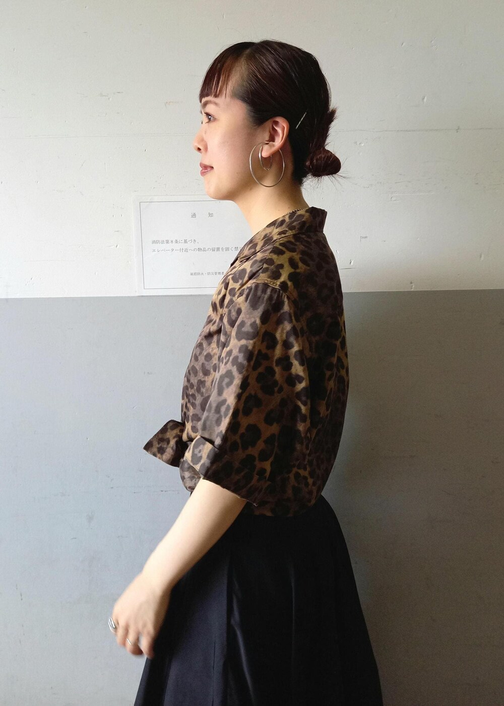 「WILD LIFE TAILOR、ワイルドライフテイラー、MOL、24SS夏の新作、24SS、20/80、トゥエンティーエイティー、ブラック、ブラウン、シャツ、半袖、総柄、オーバーサイズ、五分袖、襟」｜「WILD LIFE TAILOR Adam et Rope'の【WILD LIFE TAILOR】アソート ハワイアン オープンカラー シャツ（シャツ/ブラウス、イエロー系）」を使った、touharaさん（レディース・158cm）の春コーディネートの6枚目の写真