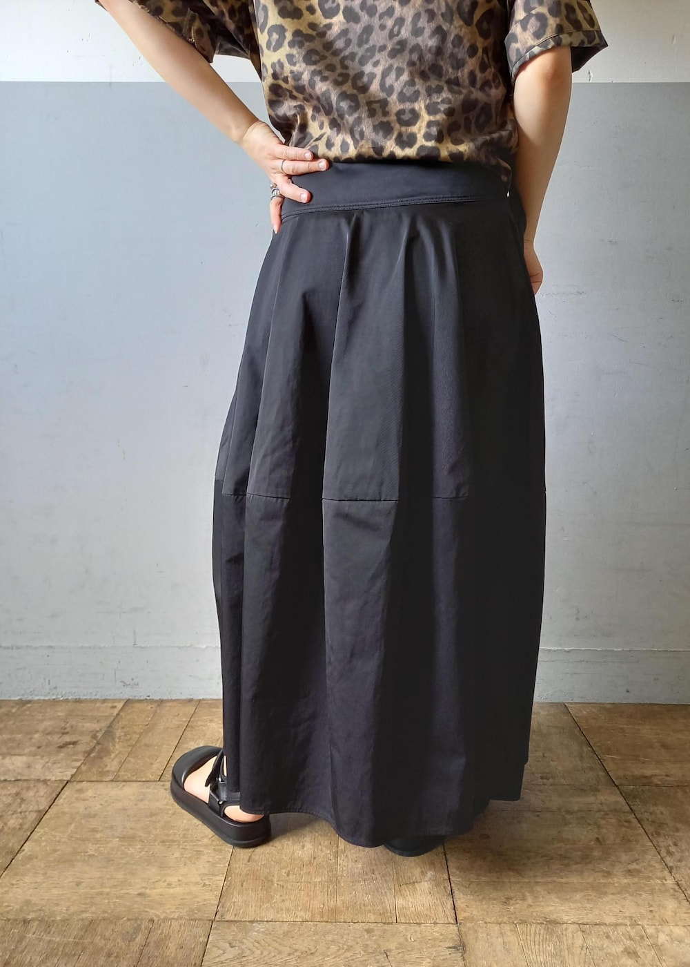 「WILD LIFE TAILOR、ワイルドライフテイラー、MOL、24SS夏の新作、24SS、20/80、トゥエンティーエイティー、ブラック、ブラウン、シャツ、半袖、総柄、オーバーサイズ、五分袖、襟」｜「WILD LIFE TAILOR Adam et Rope'の【WILD LIFE TAILOR】アソート ハワイアン オープンカラー シャツ（シャツ/ブラウス、イエロー系）」を使った、touharaさん（レディース・158cm）の春コーディネートの10枚目の写真