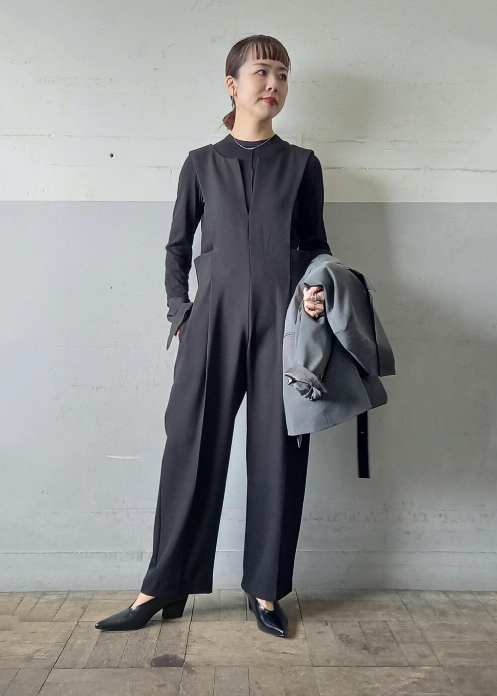 「バレルパンツ、卒業式、卒園式、入学式、入園式、初春コーデ、春コーデ、お仕事コーデ、セレモニーコーデ、卒業式コーデ、卒園式コーデ、授業参観日コーデ、入学式コーデ、入園式コーデ、お出かけコーデ」|「ADAM ET ROPE'のフォルムヒールポインテッドパンプス(パンプス、ブラック系)」を使った、touharaさん(レディース・158cm)の冬コーディネートの4枚目の写真