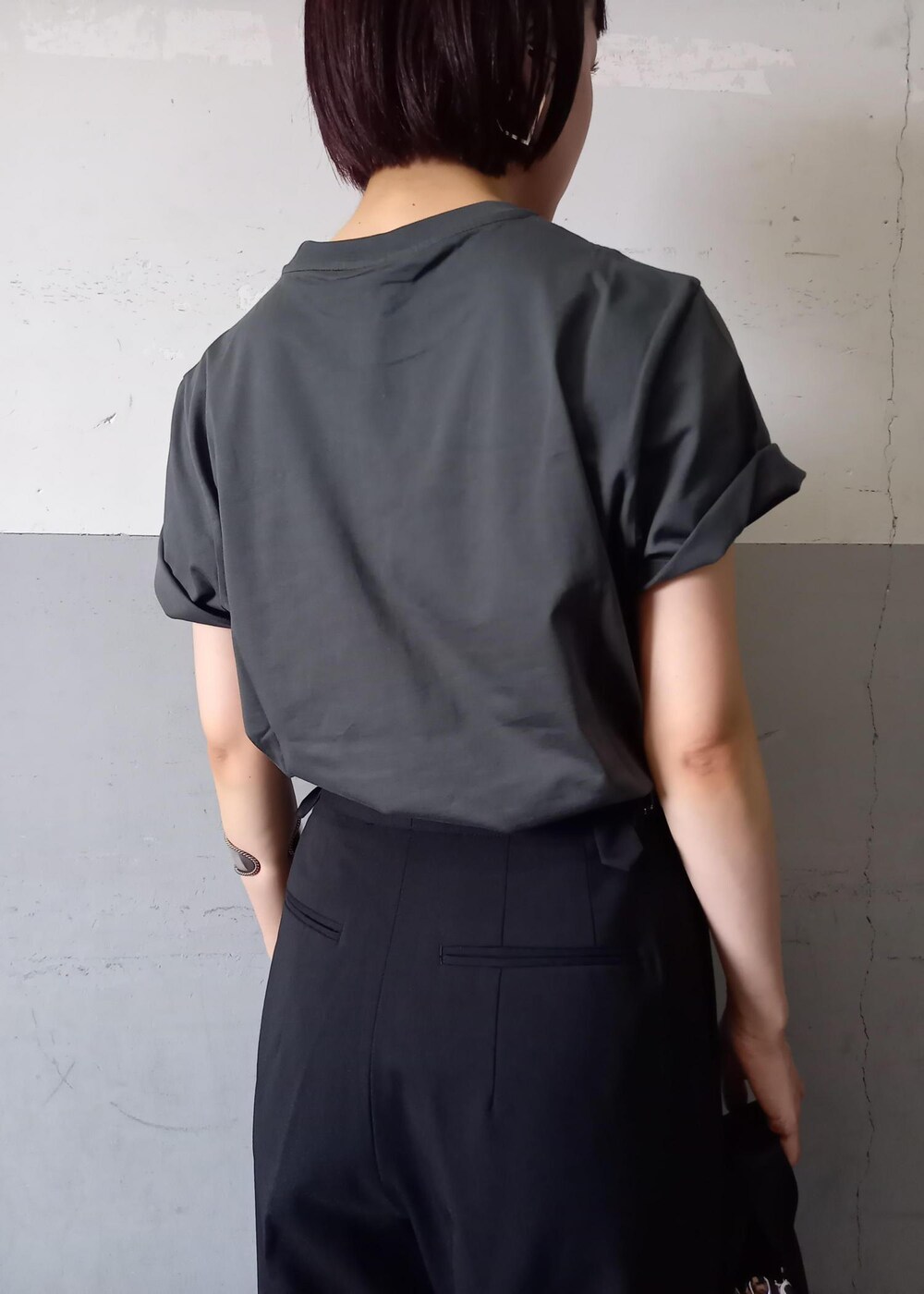 「GANNI、ガニー、レオパード、プリントtee、厚底、ローファー、ADAM ET ROPÉ、FEMME、骨格ウェーブ、イエベ、大人カジュアル、モード、夏、秋、夏コーデ」|「ADAM ET ROPE'の【晴雨兼用】ボリュームローファー(レインシューズ、ブラック系)」を使った、touharaさん(レディース・158cm)の夏コーディネートの6枚目の写真