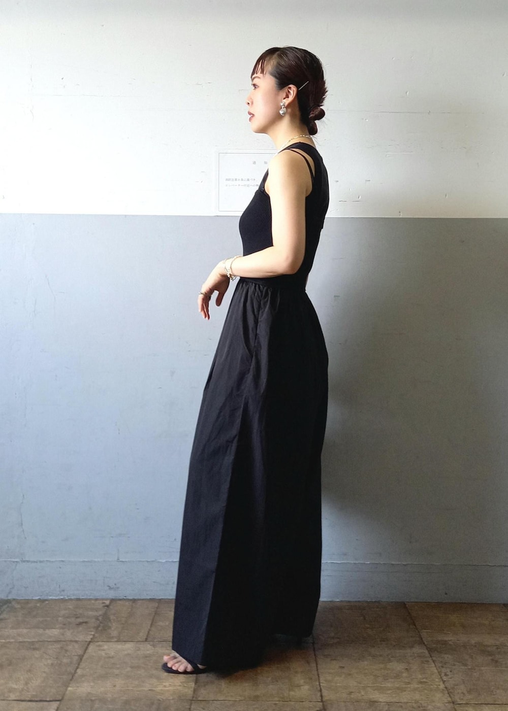 「KNOWHOW、KNOWHOW　jewelry、ノウハウジュエリー、24SS夏の新作、24SS、ハート、ハートリング、ハートネックレス、ベアトップ、ADAM ET ROPÉ、FEMME、骨格ウェーブ、イエベ、きれいめカジュアル、大人カジュアル」｜「ADAM ET ROPE'のニットビスチェドッキングロンパース（つなぎ/オールインワン、ブラック系）」を使った、touharaさん（レディース・158cm）の夏コーディネートの8枚目の写真