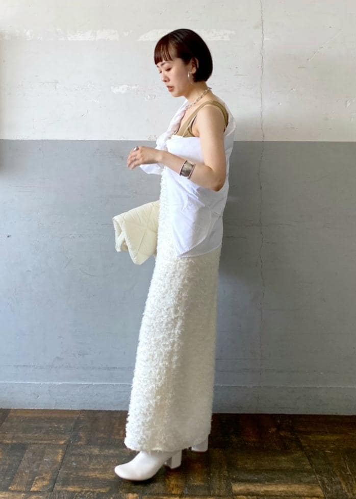 「ジャガード、キャミソール、カップ付き、タンクトップ、逸品、ADAM ET ROPÉ、FEMME、SDGs、サステナブル、骨格ウェーブ、イエベ、きれいめカジュアル、大人カジュアル、フェミニン、レイヤード」｜「ADAM ET ROPE'の【サステナブル・A4対応】キルティングトートバッグ（トートバッグ、ホワイト系）」を使った、touharaさん（レディース・158cm）の夏コーディネートの3枚目の写真