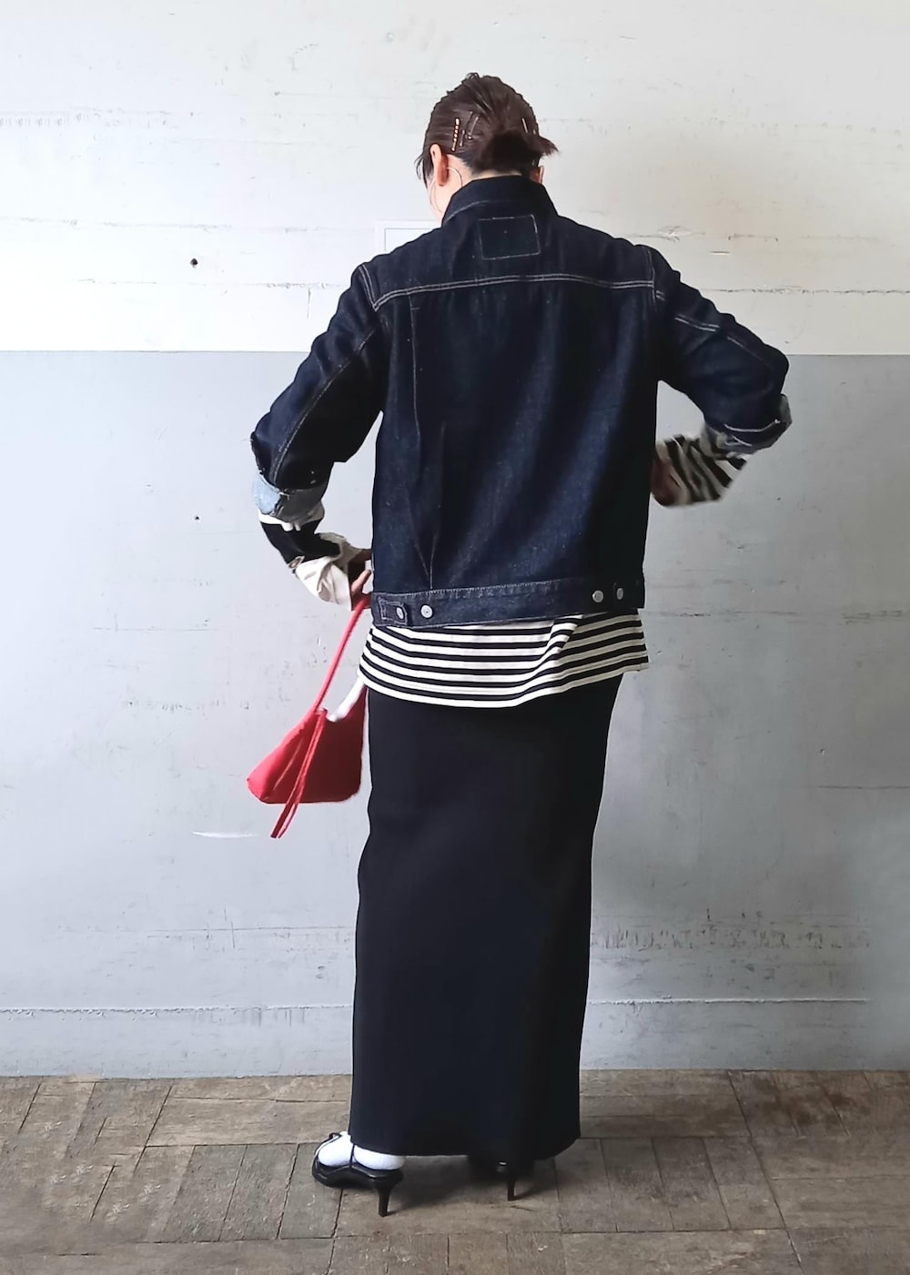「24SS春の新作、24SS、着映えトップス、GFGS、ジーエフジーエス、Levi's、リーバイス、別注、kokyo、コキヨ、BIOTOP、ビオトープ、春アウター、ハンドバッグ、ブラック」|「ADAM ET ROPE'の【G.F.G.S. for ADAM ET ROPE'】別注ボートネックボーダー(Tシャツ/カットソー、ブラック系)」を使った、touharaさん(レディース・158cm)の冬コーディネートの6枚目の写真
