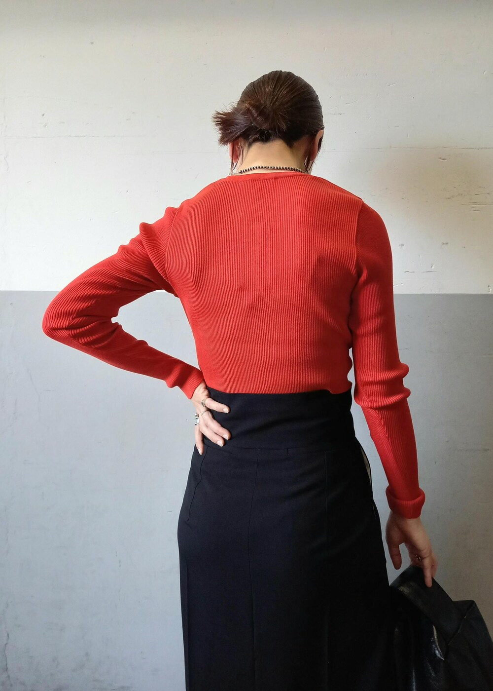 「AURALEE、オーラリー、new balance、ニューバランス、anggae、アンゲ、ブラック、レッド、ニット、長袖、クルーネック、十分丈、ハイウエスト、リブ、スリット」｜「ADAM ET ROPE'の【new balance(ニューバランス)】530（スニーカー、ホワイト系）」を使った、touharaさん（レディース・158cm）の夏コーディネートの8枚目の写真