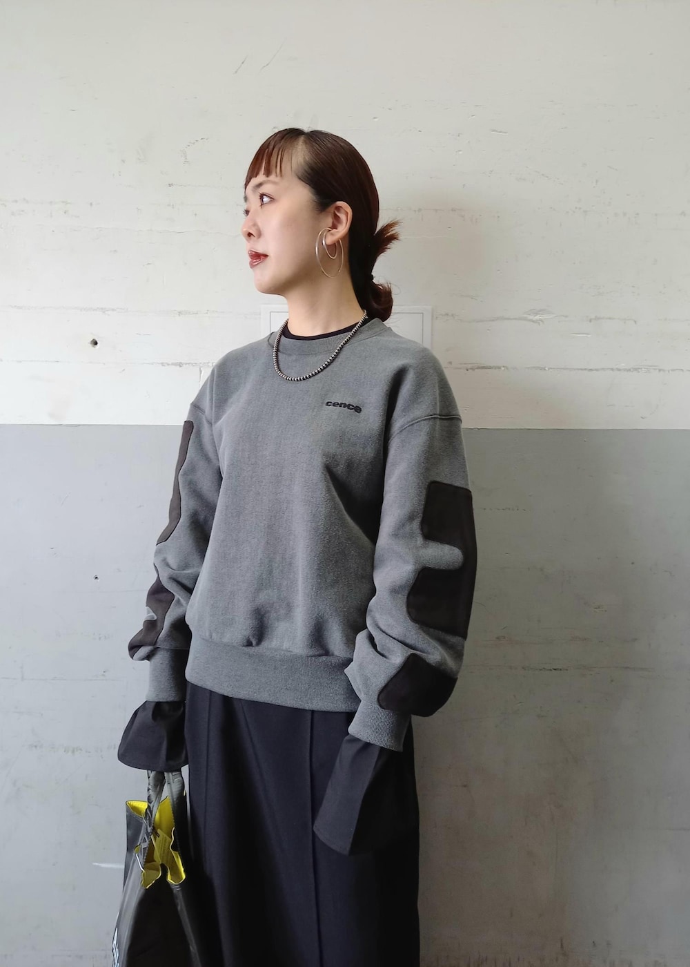 「ラコステ、ノマディス、初春コーデ、春コーデ、お出かけコーデ、旅行コーデ、スポーツミックス、モード、大人カジュアル、レイヤード、スカートスタイル、体型カバー、ワントーンコーデ、モノトーンコーデ、カジュアルコーデ」|「LACOSTEの【LACOSTE for ADAM ET ROPE'】 L003 2K24(スニーカー、ブラック系)」を使った、touharaさん(レディース・158cm)の冬コーディネートの6枚目の写真