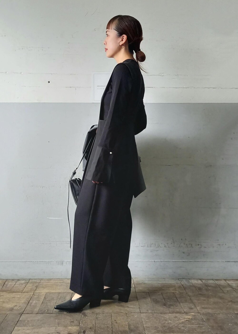 「バレルパンツ、卒業式、卒園式、入学式、入園式、初春コーデ、春コーデ、お仕事コーデ、セレモニーコーデ、卒業式コーデ、卒園式コーデ、授業参観日コーデ、入学式コーデ、入園式コーデ、お出かけコーデ」|「ADAM ET ROPE'のフォルムヒールポインテッドパンプス(パンプス、ブラック系)」を使った、touharaさん(レディース・158cm)の冬コーディネートの5枚目の写真