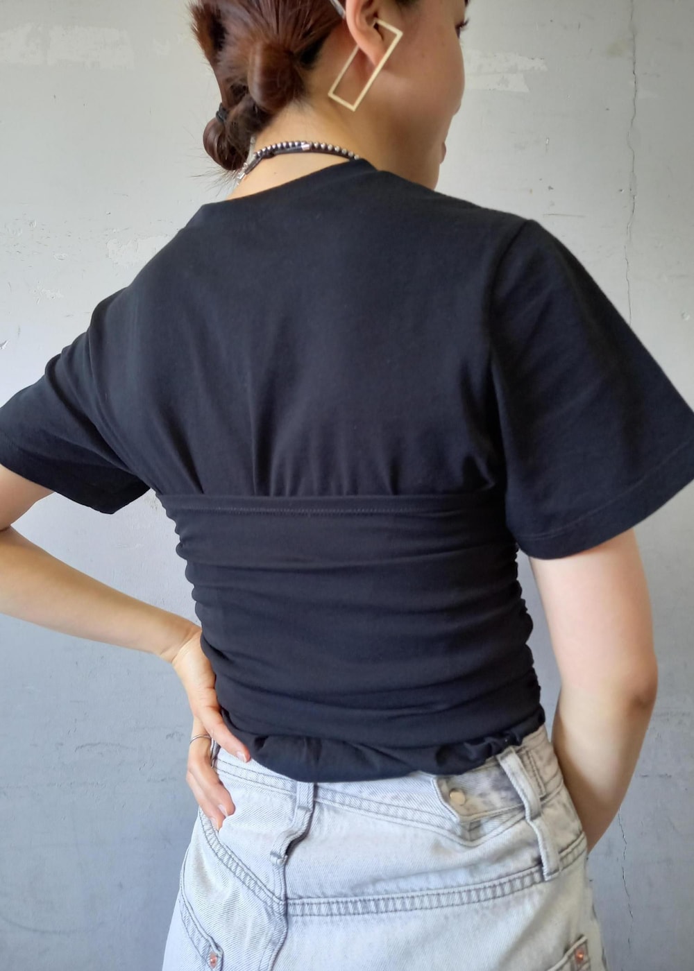「24SS夏の新作、24SS、ベアトップ、TAW&TOE、トーアンドトー、クリアバッグ、リカバリーサンダル、ADAM ET ROPÉ、FEMME、SDGs、サステナブル、骨格ウェーブ、イエベ、カジュアル、大人カジュアル」|「ADAM ET ROPE'のニュアンスオーバルバングル(バングル/リストバンド、シルバー系)」を使った、touharaさん(レディース・158cm)の春コーディネートの9枚目の写真
