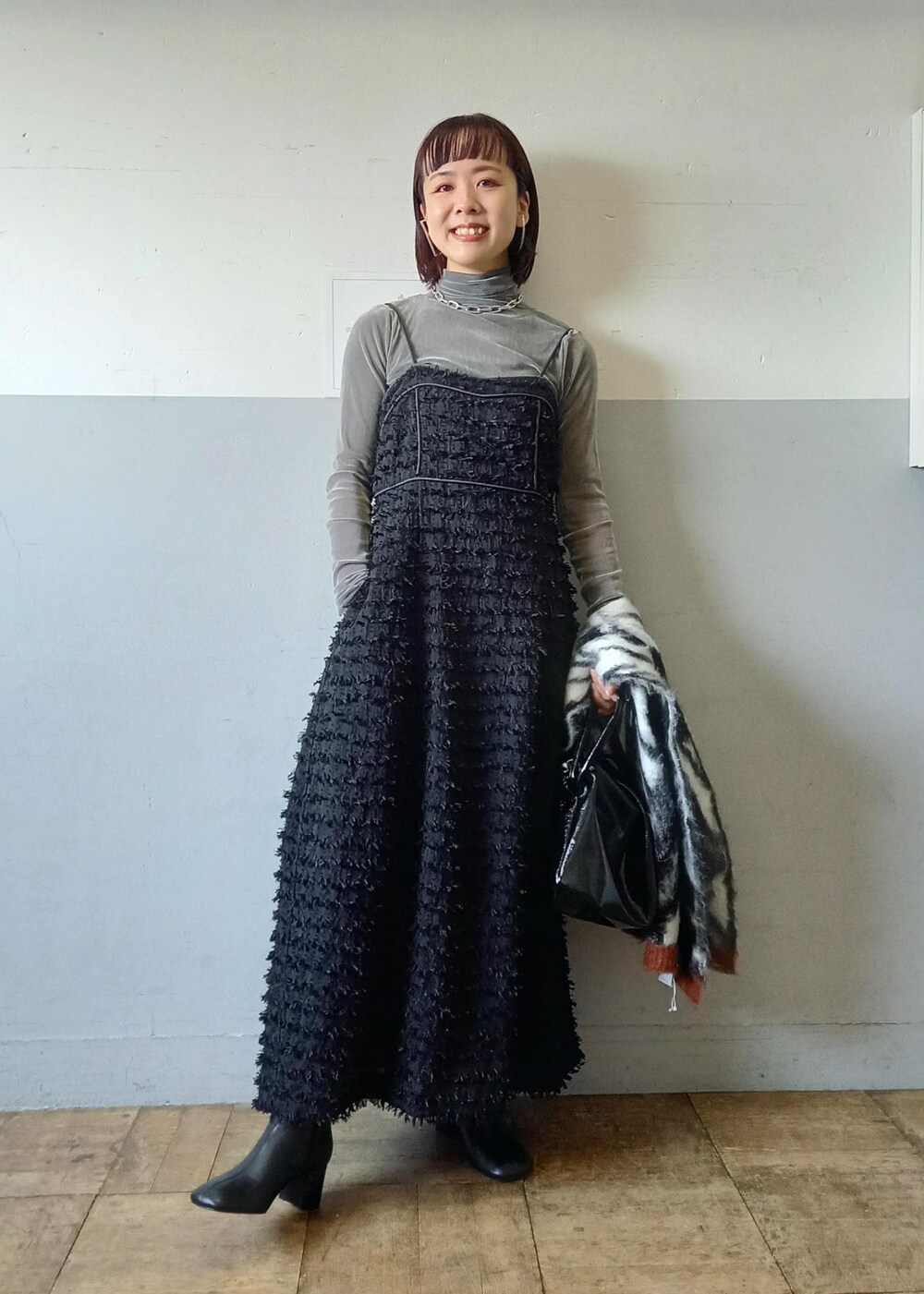 「フロッキー、オカピ、ホック、キャミワンピース、ジャガード、ビスチェ、ADAM ET ROPÉ、FEMME、SDGs、サステナブル、骨格ウェーブ、イエベ、きれいめカジュアル、フェミニン、モード」｜「ADAM ET ROPE'のラムレザーミドルブーツ（ブーツ、ブラック系）」を使った、touharaさん（レディース・158cm）の冬コーディネートの3枚目の写真