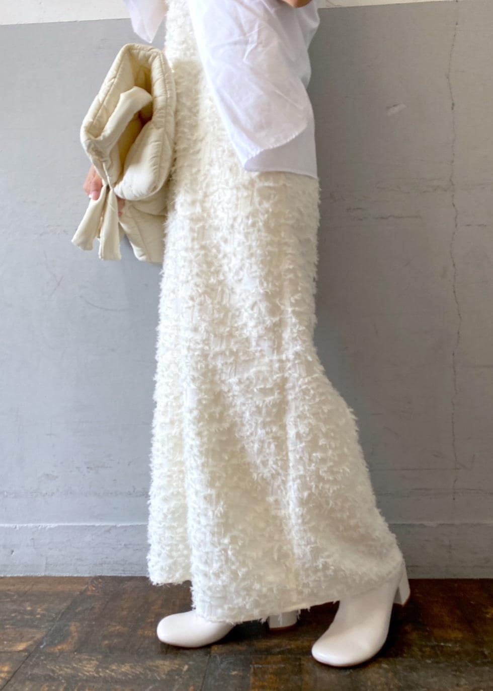 「ジャガード、キャミソール、カップ付き、タンクトップ、逸品、ADAM ET ROPÉ、FEMME、SDGs、サステナブル、骨格ウェーブ、イエベ、きれいめカジュアル、大人カジュアル、フェミニン、レイヤード」｜「ADAM ET ROPE'の【サステナブル・A4対応】キルティングトートバッグ（トートバッグ、ホワイト系）」を使った、touharaさん（レディース・158cm）の夏コーディネートの8枚目の写真