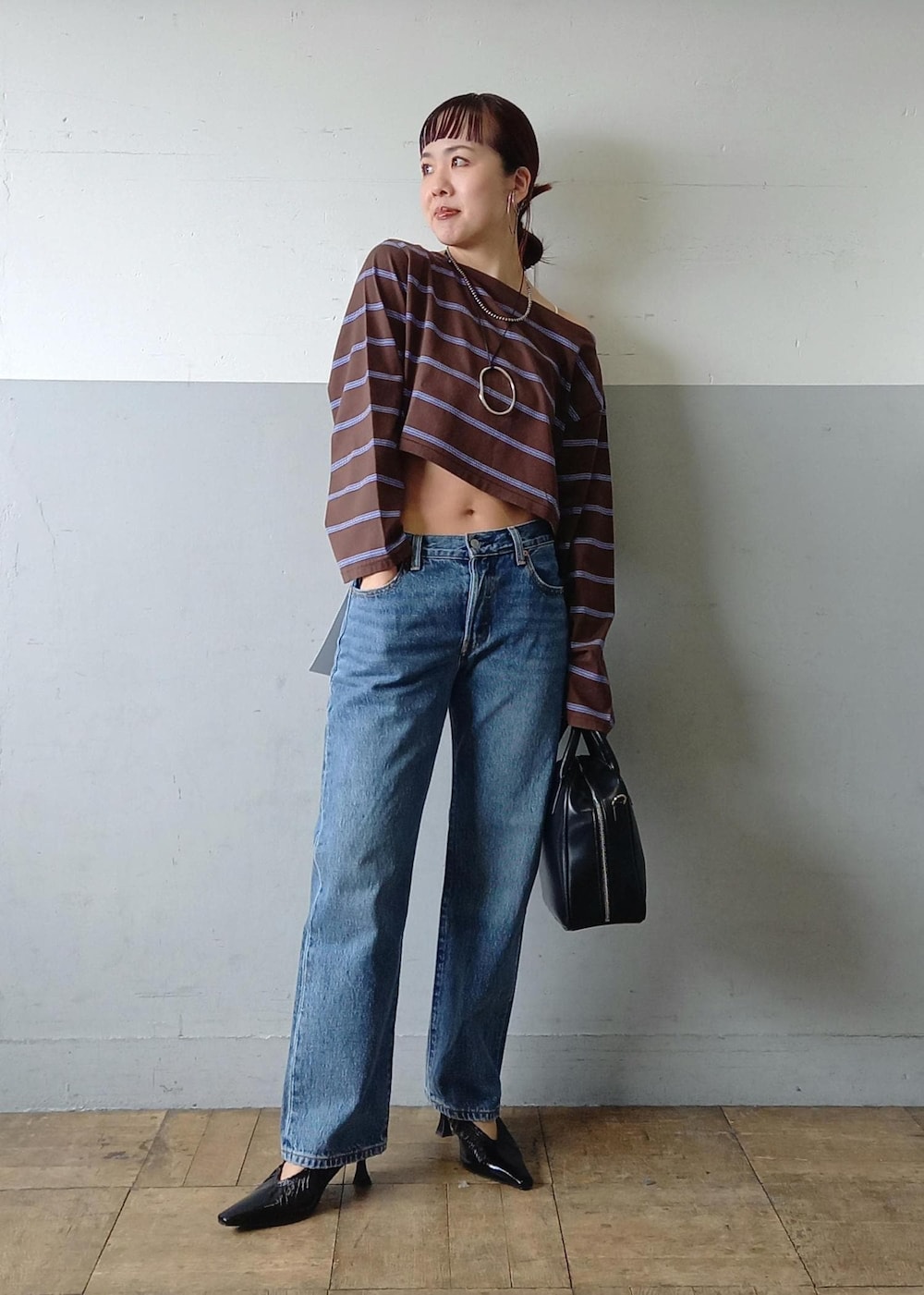 「Levi's、リーバイス、501、BIOTOP、ビオトープ、TanC、タンク、タンクトウキョウ、TanCTOKYO、ourwacoal、アワワコール、初春コーデ、春コーデ、デートコーデ、お出かけコーデ」｜「ADAM ET ROPE'のMOLレザーギャザーパンプス（パンプス、ブラック系）」を使った、touharaさん（レディース・158cm）の春コーディネートの7枚目の写真