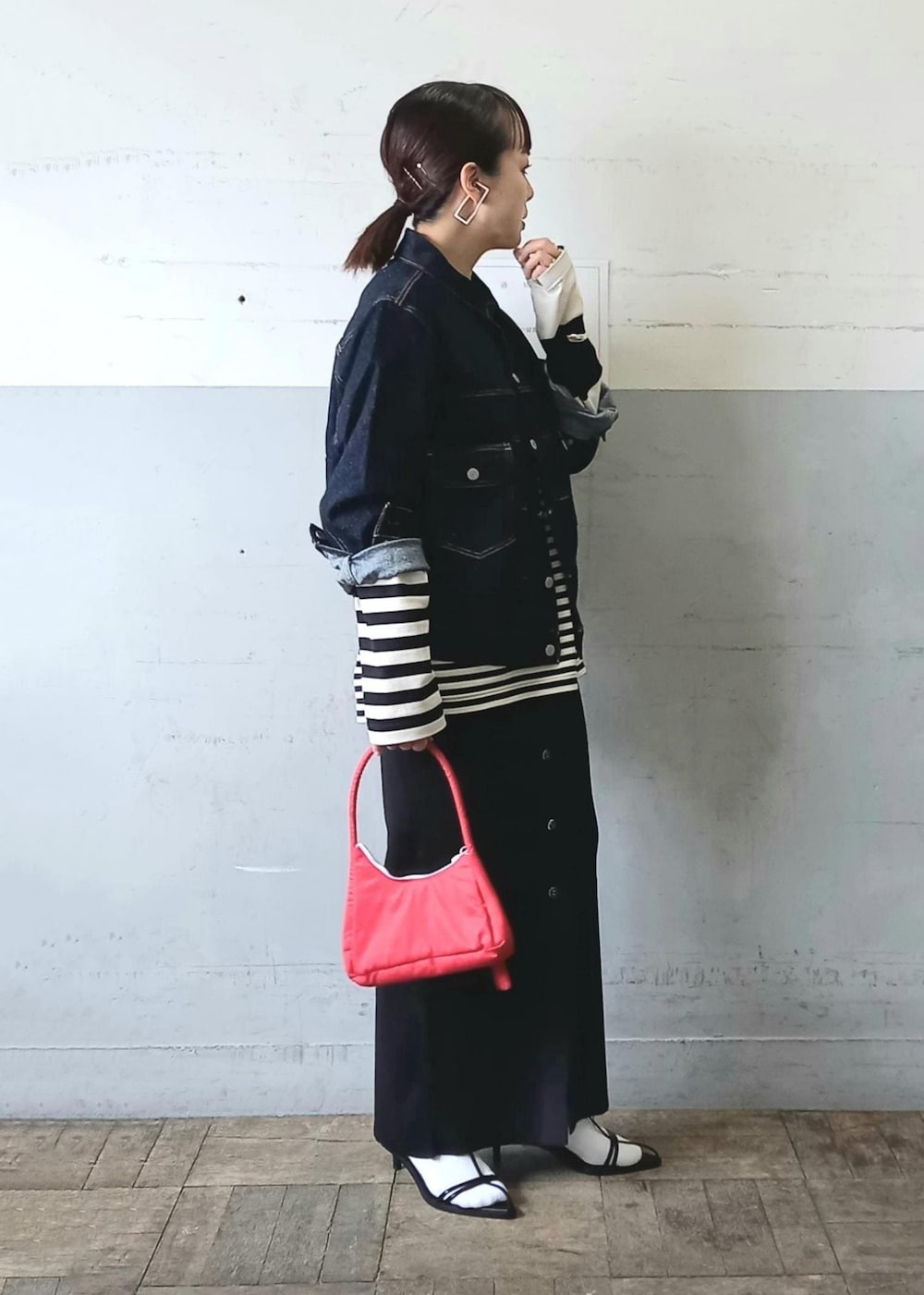 「24SS春の新作、24SS、着映えトップス、GFGS、ジーエフジーエス、Levi's、リーバイス、別注、kokyo、コキヨ、BIOTOP、ビオトープ、春アウター、ハンドバッグ、ブラック」|「ADAM ET ROPE'の【G.F.G.S. for ADAM ET ROPE'】別注ボートネックボーダー(Tシャツ/カットソー、ブラック系)」を使った、touharaさん(レディース・158cm)の冬コーディネートの2枚目の写真