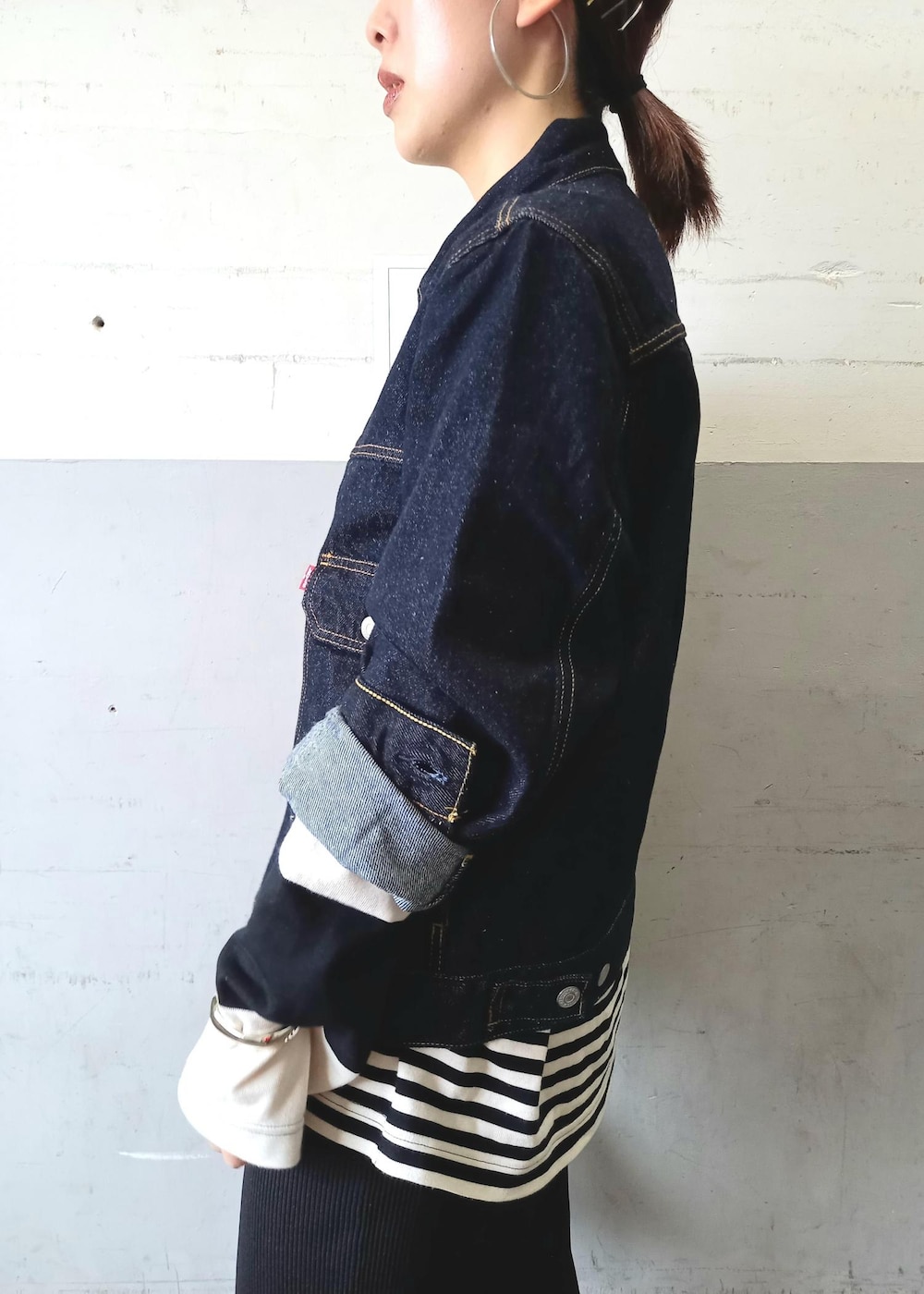 「24SS春の新作、24SS、着映えトップス、GFGS、ジーエフジーエス、Levi's、リーバイス、別注、kokyo、コキヨ、BIOTOP、ビオトープ、春アウター、ハンドバッグ、ブラック」|「ADAM ET ROPE'の【G.F.G.S. for ADAM ET ROPE'】別注ボートネックボーダー(Tシャツ/カットソー、ブラック系)」を使った、touharaさん(レディース・158cm)の冬コーディネートの9枚目の写真