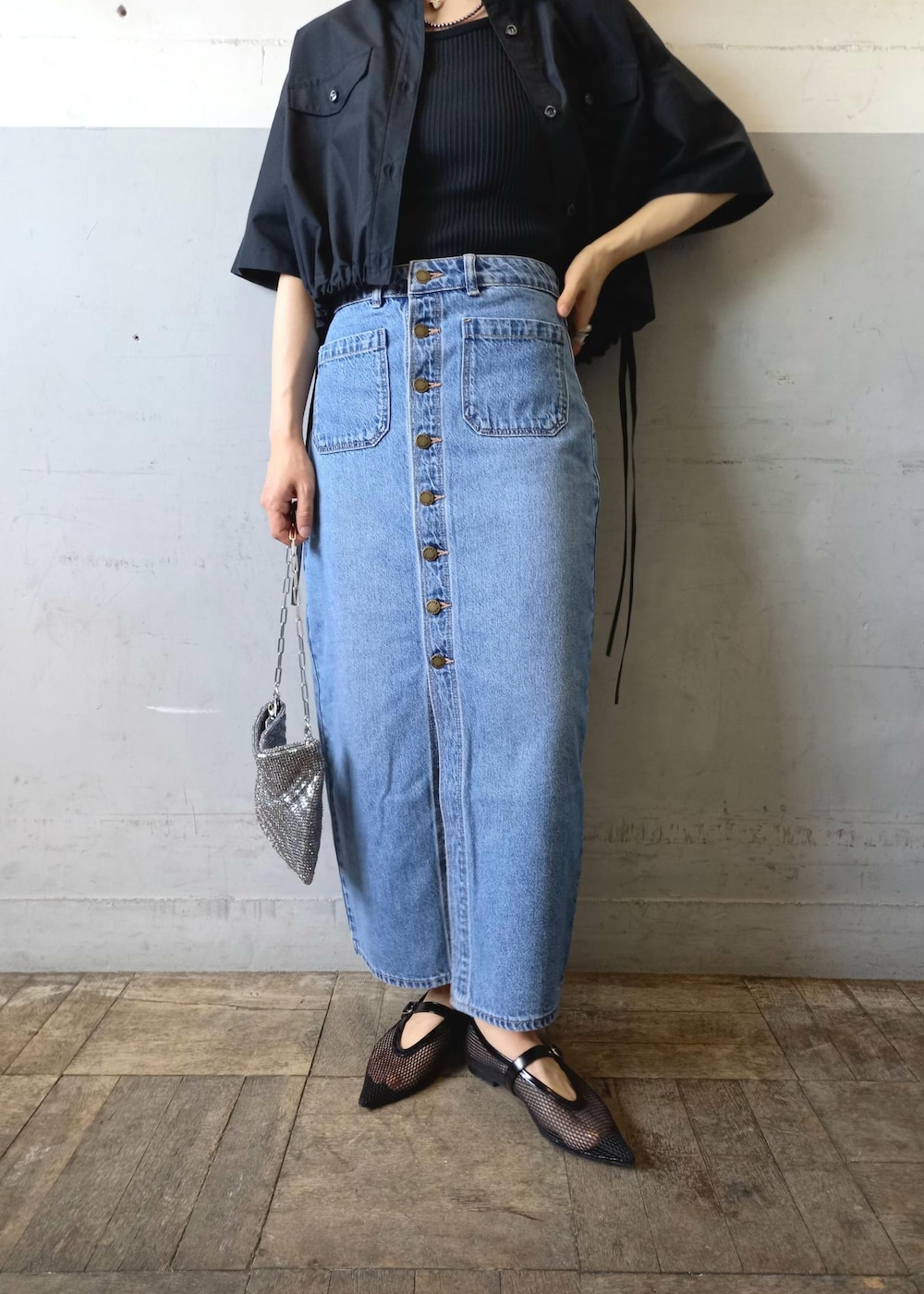 「24SS夏の新作、24SS、デザイントップス、クロップド、クロップドシャツ、メッシュ、メッシュパンプス、KNOWHOW jewelry、ノウハウジュエリー、ハートモチーフ、ハートネックレス、ハートリング、ストラップサンダル、ストラップ、フロントボタン」｜「ADAM ET ROPE'のフィッシュネットメリージェーンフラット（パンプス、ブラック系）」を使った、touharaさん（レディース・158cm）の夏コーディネートの10枚目の写真