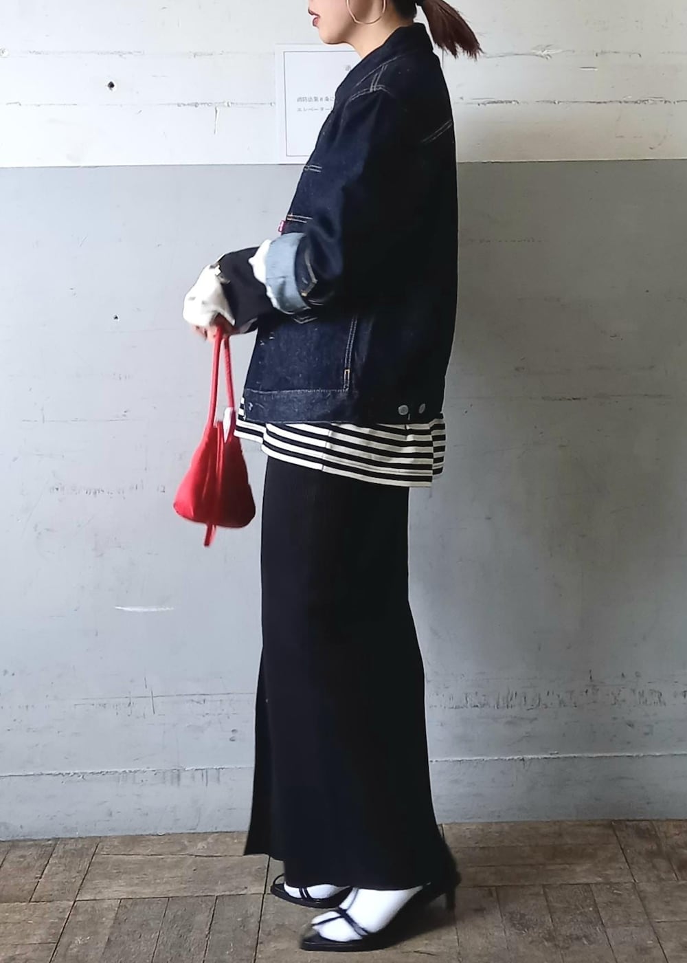「24SS春の新作、24SS、着映えトップス、GFGS、ジーエフジーエス、Levi's、リーバイス、別注、kokyo、コキヨ、BIOTOP、ビオトープ、春アウター、ハンドバッグ、ブラック」|「ADAM ET ROPE'の【G.F.G.S. for ADAM ET ROPE'】別注ボートネックボーダー(Tシャツ/カットソー、ブラック系)」を使った、touharaさん(レディース・158cm)の冬コーディネートの7枚目の写真