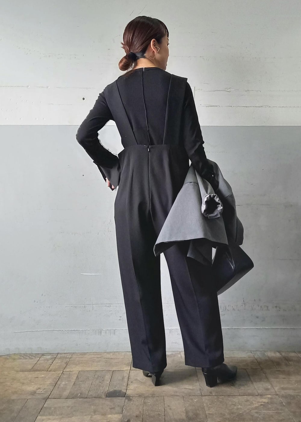 「バレルパンツ、卒業式、卒園式、入学式、入園式、初春コーデ、春コーデ、お仕事コーデ、セレモニーコーデ、卒業式コーデ、卒園式コーデ、授業参観日コーデ、入学式コーデ、入園式コーデ、お出かけコーデ」|「ADAM ET ROPE'のフォルムヒールポインテッドパンプス(パンプス、ブラック系)」を使った、touharaさん(レディース・158cm)の冬コーディネートの6枚目の写真