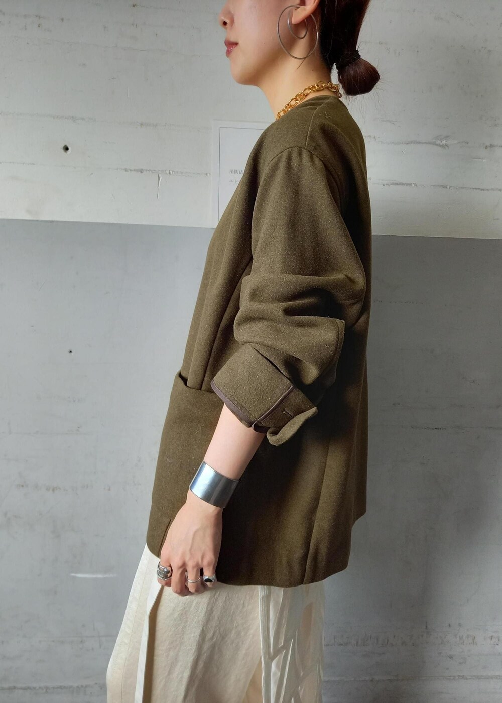 「MAESTOSO、マエストーソ、Wshoes&bag_pickup、ブラウン、長袖、ジャケット、カーキ、ポケット、ノーカラー、ミドル丈、ホワイト、ベージュ、ワイド、十分丈、ハイウエスト」|「ADAM ET ROPE'のポインテッドストレッチブーツ(ブーツ、ゴールド系)」を使った、touharaさん(レディース・158cm)の秋コーディネートの10枚目の写真