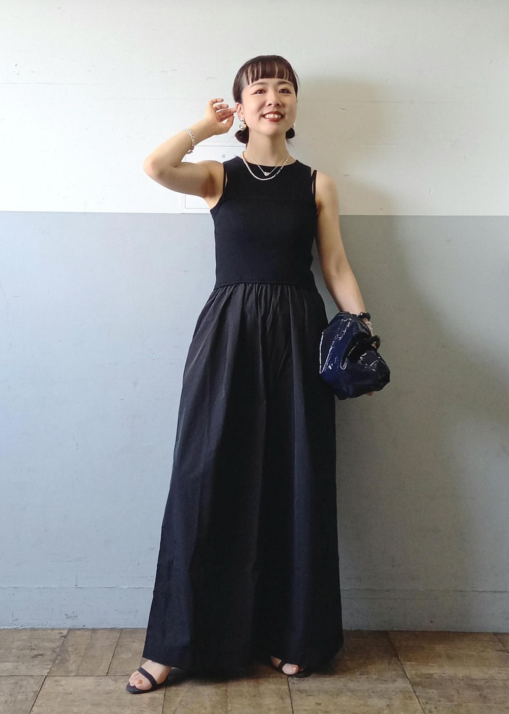 「KNOWHOW、KNOWHOW　jewelry、ノウハウジュエリー、24SS夏の新作、24SS、ハート、ハートリング、ハートネックレス、ベアトップ、ADAM ET ROPÉ、FEMME、骨格ウェーブ、イエベ、きれいめカジュアル、大人カジュアル」｜「ADAM ET ROPE'のニットビスチェドッキングロンパース（つなぎ/オールインワン、ブラック系）」を使った、touharaさん（レディース・158cm）の夏コーディネートの7枚目の写真