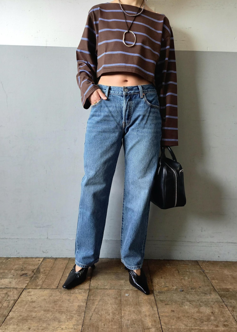 「Levi's、リーバイス、501、BIOTOP、ビオトープ、TanC、タンク、タンクトウキョウ、TanCTOKYO、ourwacoal、アワワコール、初春コーデ、春コーデ、デートコーデ、お出かけコーデ」｜「ADAM ET ROPE'のMOLレザーギャザーパンプス（パンプス、ブラック系）」を使った、touharaさん（レディース・158cm）の春コーディネートの9枚目の写真
