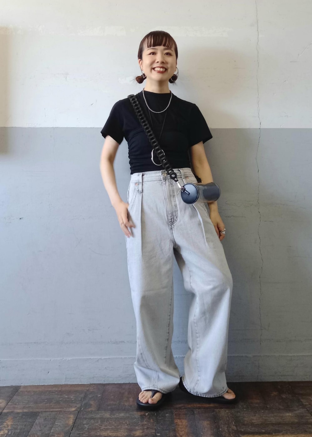 「24SS夏の新作、24SS、ベアトップ、TAW&TOE、トーアンドトー、クリアバッグ、リカバリーサンダル、ADAM ET ROPÉ、FEMME、SDGs、サステナブル、骨格ウェーブ、イエベ、カジュアル、大人カジュアル」|「ADAM ET ROPE'のニュアンスオーバルバングル(バングル/リストバンド、シルバー系)」を使った、touharaさん(レディース・158cm)の春コーディネートの4枚目の写真
