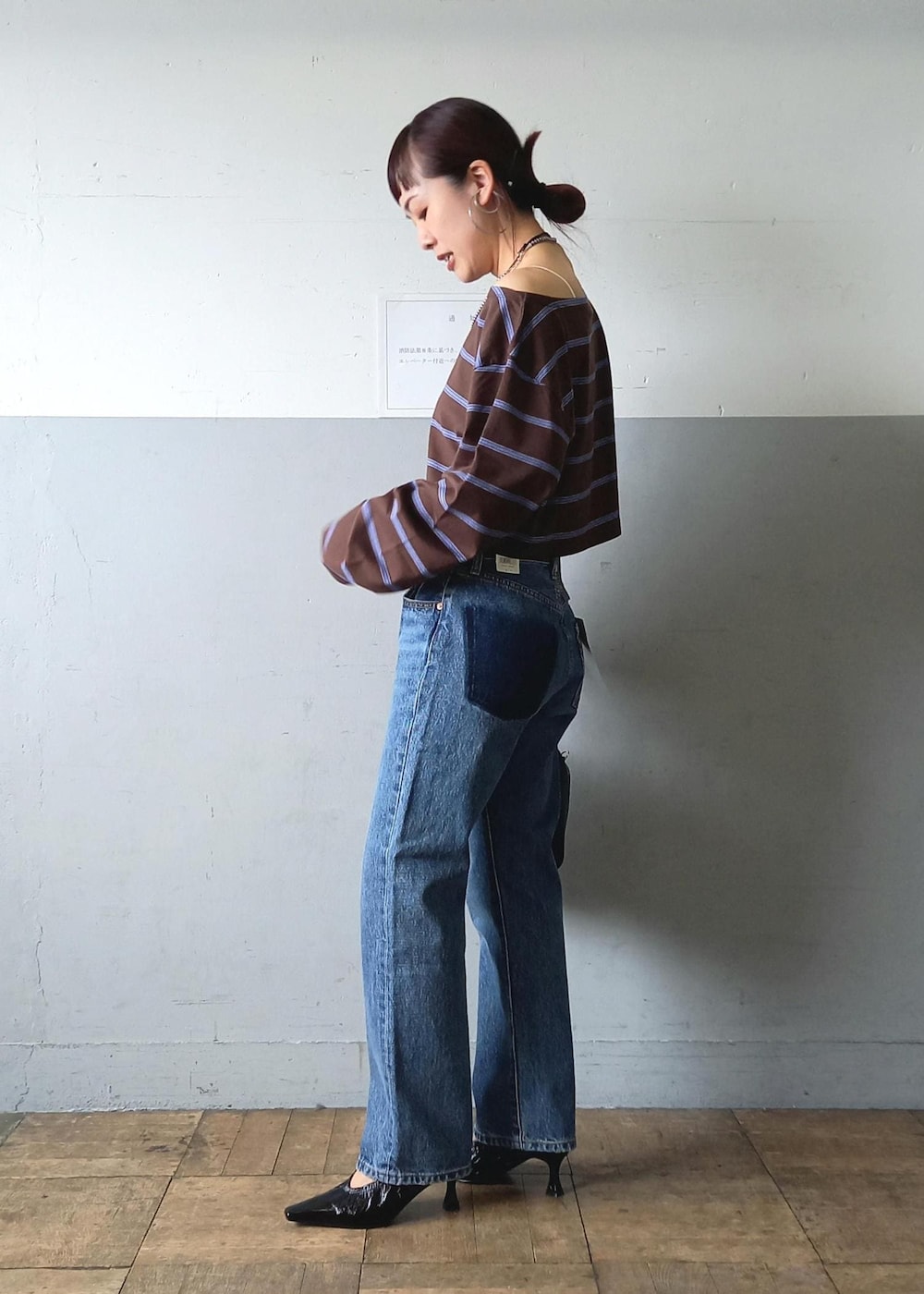 「Levi's、リーバイス、501、BIOTOP、ビオトープ、TanC、タンク、タンクトウキョウ、TanCTOKYO、ourwacoal、アワワコール、初春コーデ、春コーデ、デートコーデ、お出かけコーデ」｜「ADAM ET ROPE'のMOLレザーギャザーパンプス（パンプス、ブラック系）」を使った、touharaさん（レディース・158cm）の春コーディネートの4枚目の写真