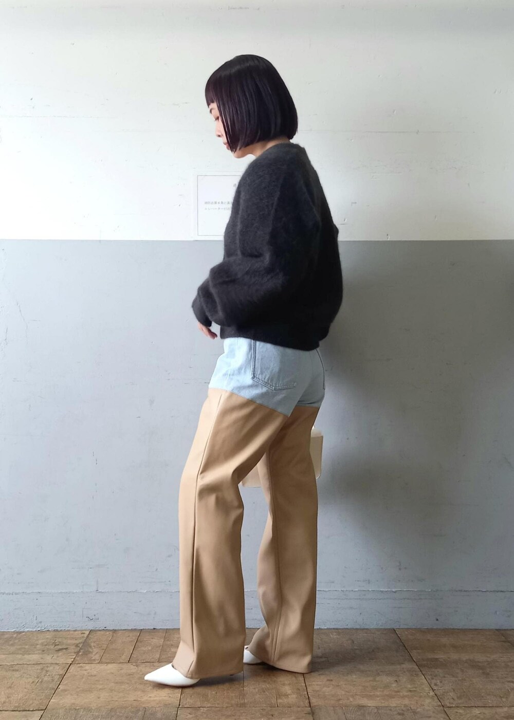 「HAI、ハイ、ネックレス、パール、フォックス、provoke、プロヴォーク、プロボーク、ダークブラウン、ホワイト、ショルダーバッグ、ニット、長袖、Vネック、カーディガン」｜「haiの【HAI】FRANCES NECKLACE（ネックレス、ブラック系）」を使った、touharaさん（レディース・158cm）の秋コーディネートの9枚目の写真