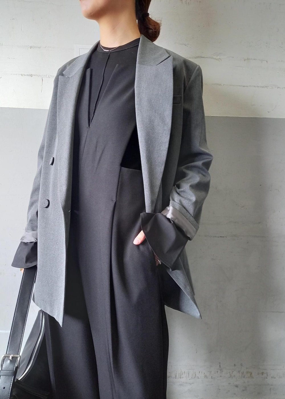 「バレルパンツ、卒業式、卒園式、入学式、入園式、初春コーデ、春コーデ、お仕事コーデ、セレモニーコーデ、卒業式コーデ、卒園式コーデ、授業参観日コーデ、入学式コーデ、入園式コーデ、お出かけコーデ」|「ADAM ET ROPE'のフォルムヒールポインテッドパンプス(パンプス、ブラック系)」を使った、touharaさん(レディース・158cm)の冬コーディネートの2枚目の写真