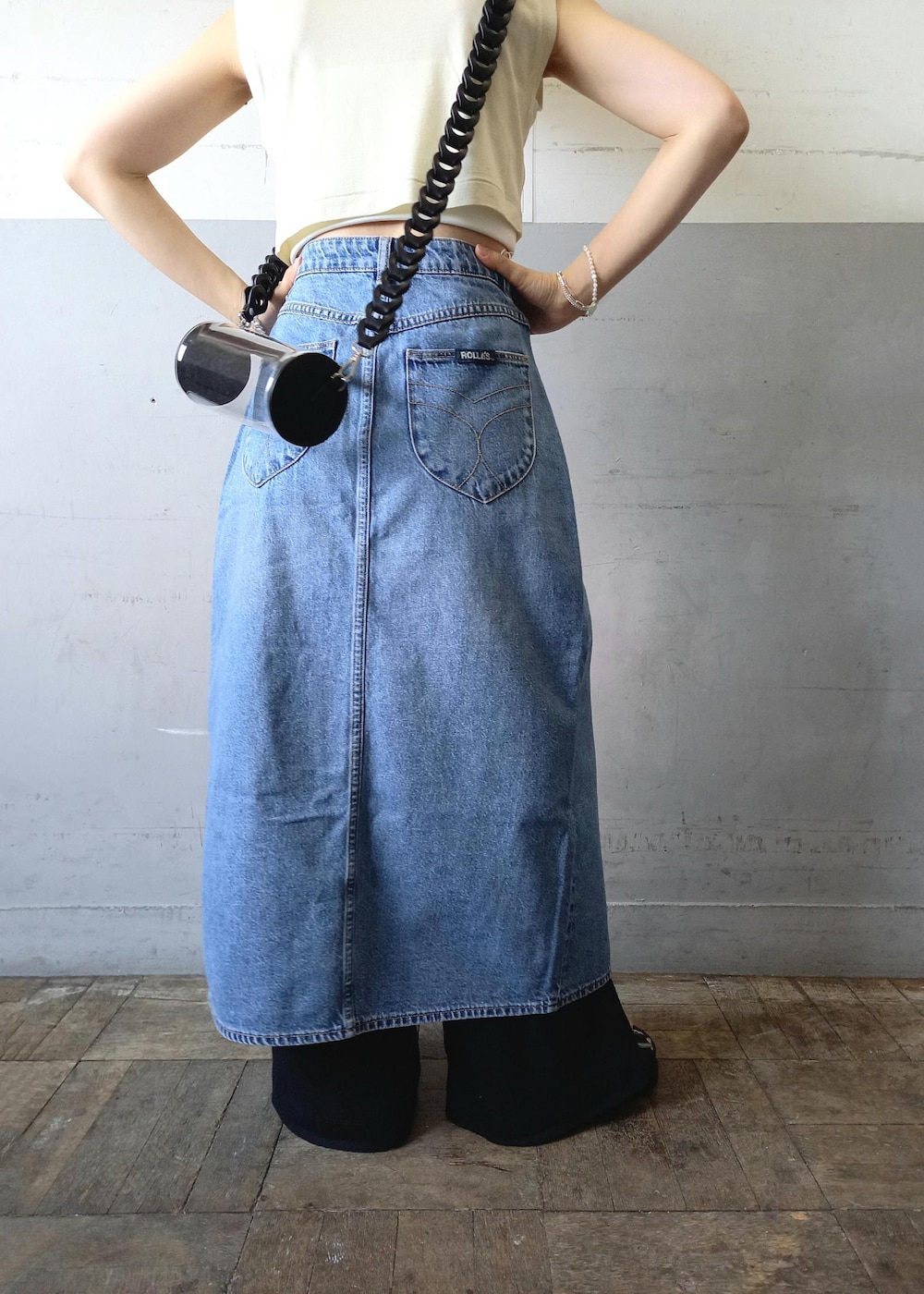 「ROLLA'S、ローラス、Miller for ADAM ET ROPE'、Miller、ミラー、別注、バンドゥ、クリアバッグ、KNOWHOW jewelry、ノウハウジュエリー、デニムスカート、フロントボタン、ADAM ET ROPÉ、FEMME、骨格ウェーブ」｜「ROLLA'Sの【ROLLA'S(ローラス)】SAILOR SKIRT AZURE（デニムスカート、ブルー系）」を使った、touharaさん（レディース・158cm）の夏コーディネートの9枚目の写真