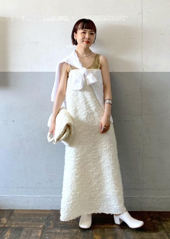 「ジャガード、キャミソール、カップ付き、タンクトップ、逸品、ADAM ET ROPÉ、FEMME、SDGs、サステナブル、骨格ウェーブ、イエベ、きれいめカジュアル、大人カジュアル、フェミニン、レイヤード」｜「ADAM ET ROPE'の【サステナブル・A4対応】キルティングトートバッグ（トートバッグ、ホワイト系）」を使った、touharaさん（レディース・158cm）の夏コーディネートの2枚目の写真