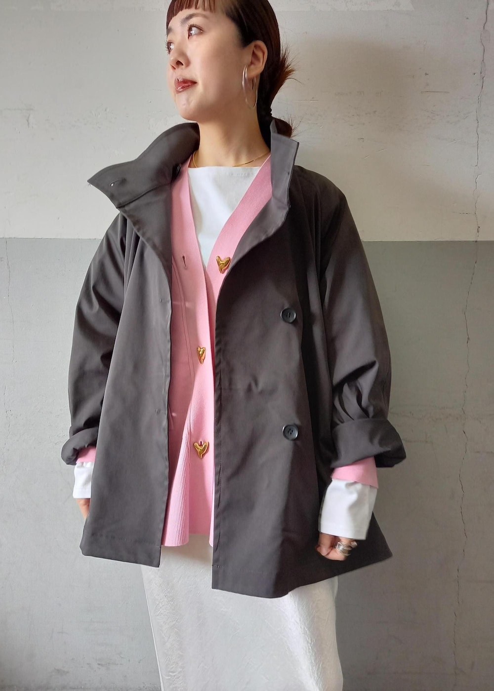 「サテンスカート、マーメイドスカート、ラコステ、オーラリー、Wshoes&bag_pickup、Wtops_pickup、初春コーデ、春コーデ、デートコーデ、お出かけコーデ、旅行コーデ、女子会コーデ、スポーツミックス、モード、大人カジュアル」|「LACOSTEの【LACOSTE for ADAM ET ROPE'】 L003 2K24(スニーカー、ブラック系)」を使った、touharaさん(レディース・158cm)の冬コーディネートの7枚目の写真