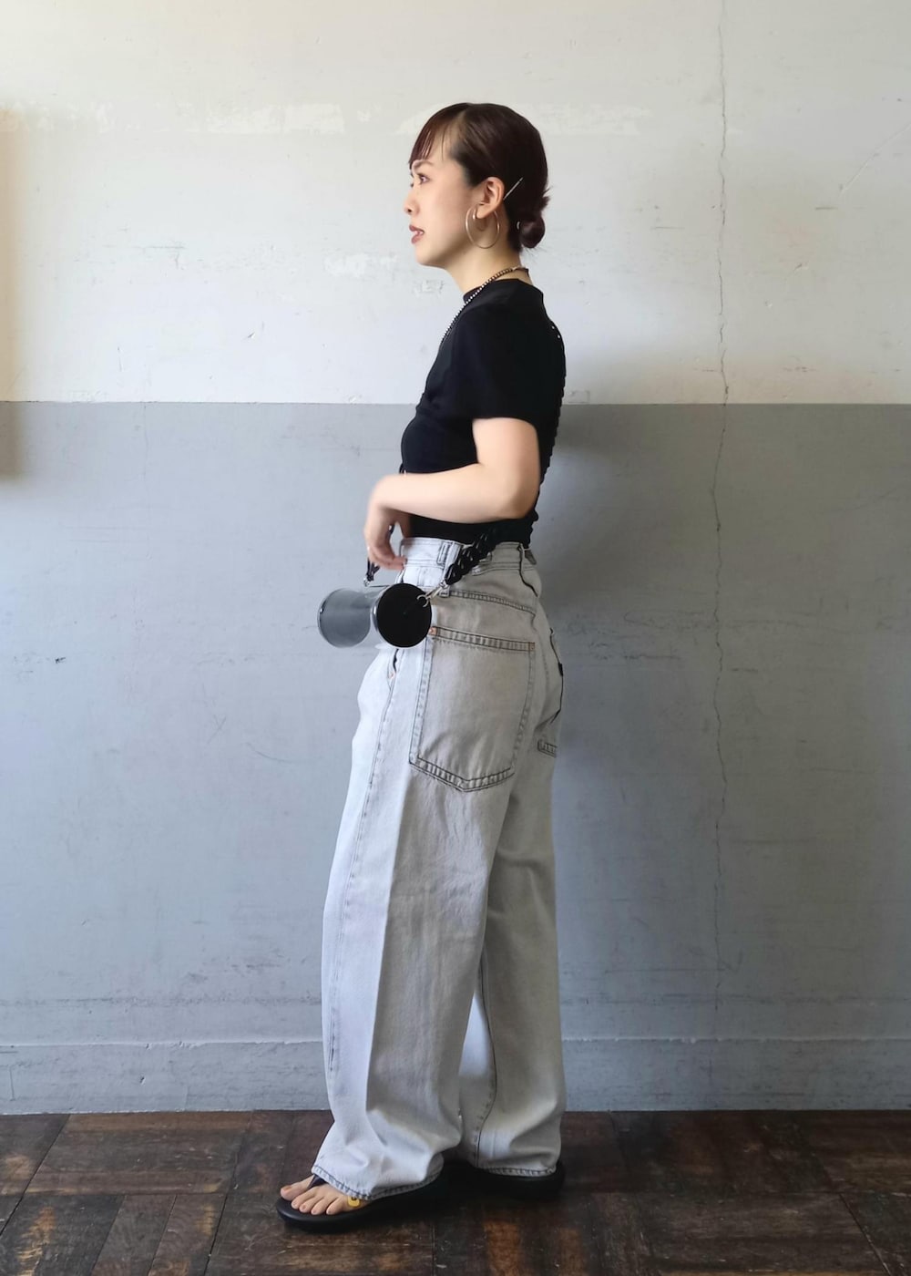 「24SS夏の新作、24SS、ベアトップ、TAW&TOE、トーアンドトー、クリアバッグ、リカバリーサンダル、ADAM ET ROPÉ、FEMME、SDGs、サステナブル、骨格ウェーブ、イエベ、カジュアル、大人カジュアル」|「ADAM ET ROPE'のニュアンスオーバルバングル(バングル/リストバンド、シルバー系)」を使った、touharaさん(レディース・158cm)の春コーディネートの5枚目の写真