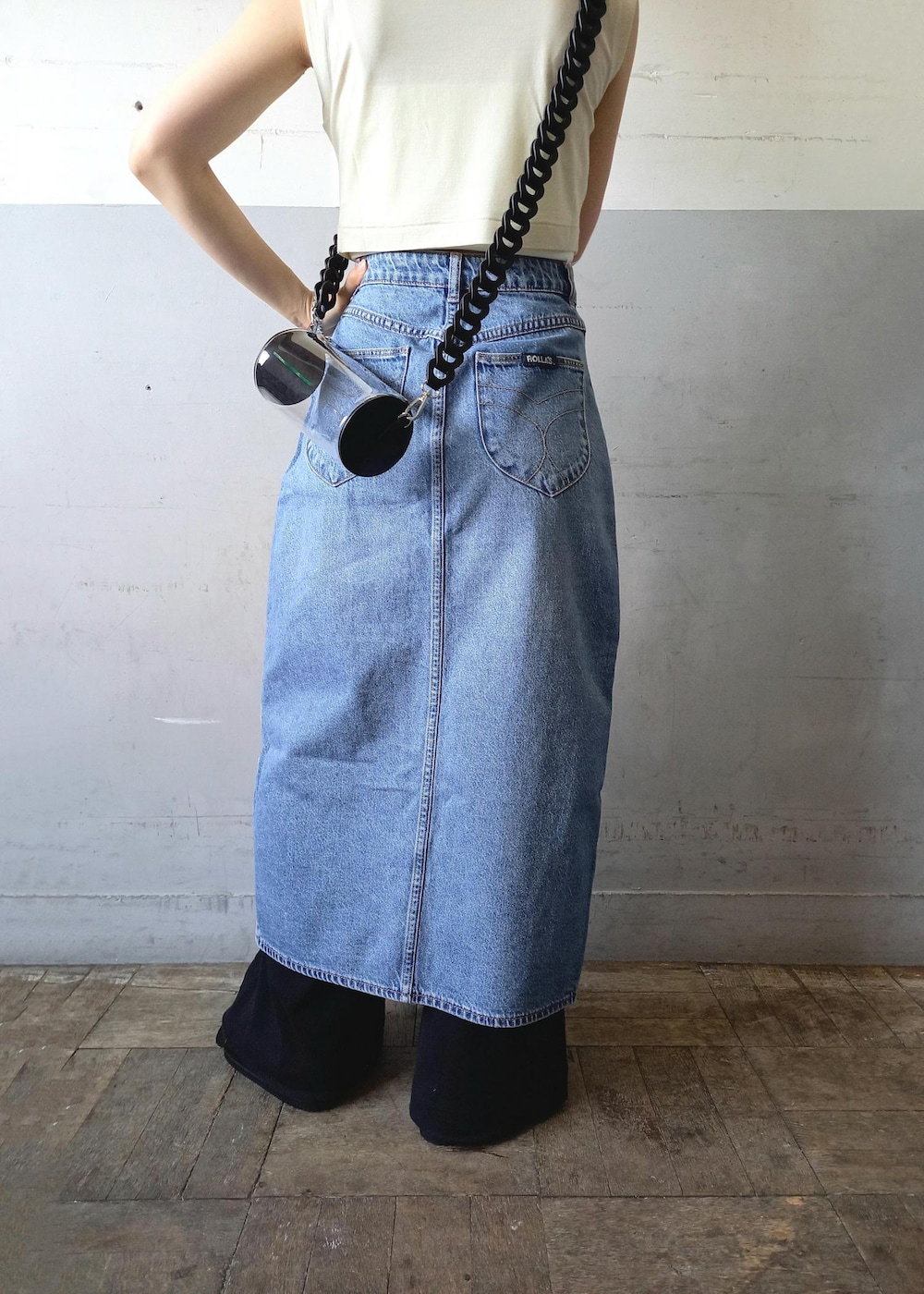 「ROLLA'S、ローラス、Miller for ADAM ET ROPE'、Miller、ミラー、別注、バンドゥ、クリアバッグ、KNOWHOW jewelry、ノウハウジュエリー、デニムスカート、フロントボタン、ADAM ET ROPÉ、FEMME、骨格ウェーブ」｜「ROLLA'Sの【ROLLA'S(ローラス)】SAILOR SKIRT AZURE（デニムスカート、ブルー系）」を使った、touharaさん（レディース・158cm）の夏コーディネートの10枚目の写真