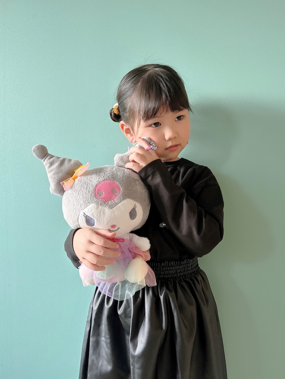 「秋服まるっと大公開、秋コーデ、お出かけコーデ、休日スタイル、秋服準備はじめました、キッズコーデ、キッズファッション、カジュアルコーデ、ロンT、プチプラ、ハロウィン、きまわしコーデ、おばけ、BREEZE、ドクターマーチン」｜「BREEZEの【リンクコーデ可能】ハッピーハロウィンTシャツ（Tシャツ/カットソー、ブラック系）」を使った、Hanさん（キッズ・120cm）の秋コーディネートの2枚目の写真