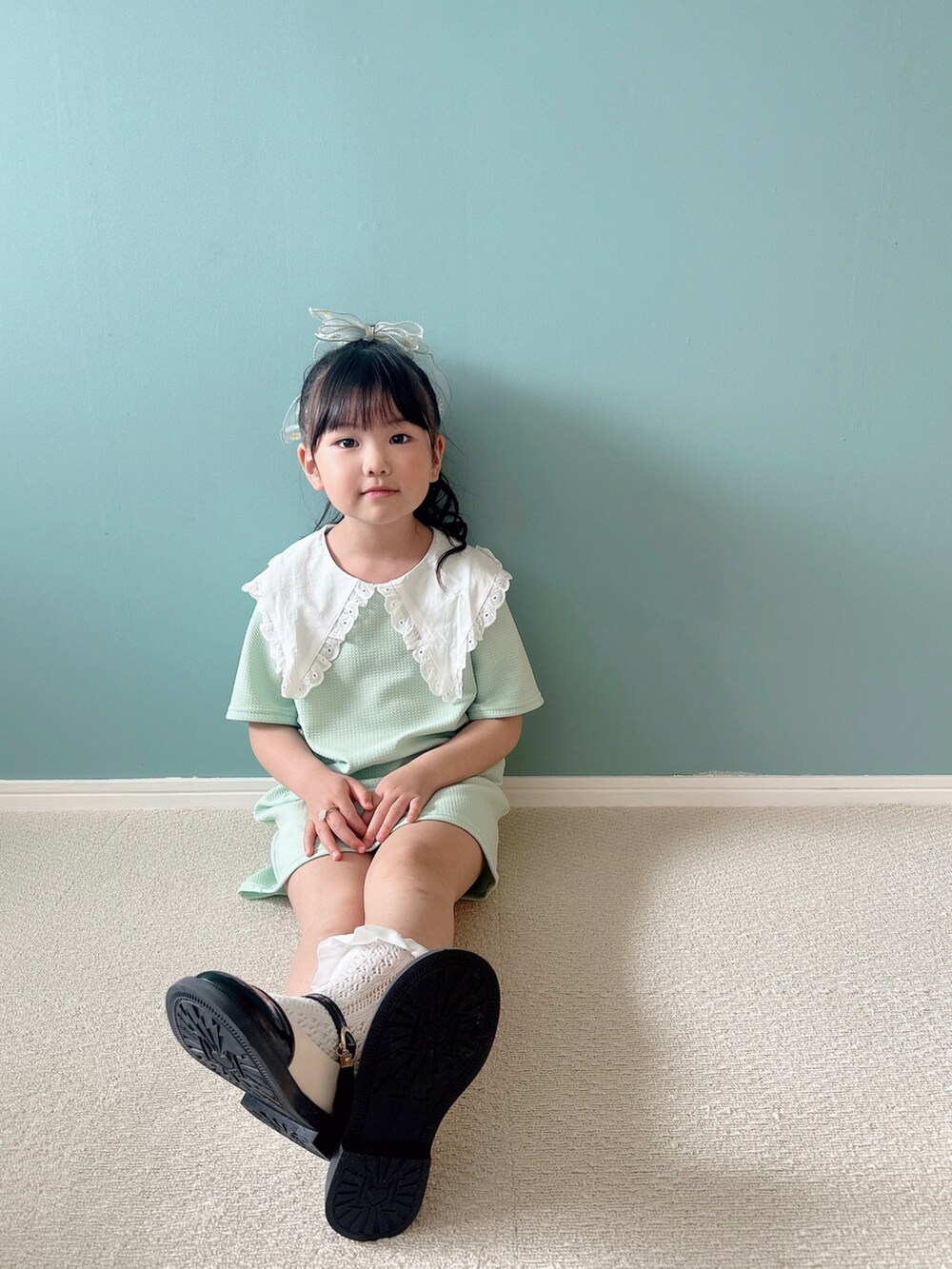「パステル映える春、グリーン、ミントカラー、女の子コーデ、春夏コーデ、ラクチンコーデ、お洒落さんとつながりたい、ワンピース、韓国子供服、春服コーデ、おでかけコーデ、パステルカラー、インスタフォローしてね！、@ami_lokahi」｜「Handmadeのアイテム（ヘアゴム、グリーン系）」を使った、Hanさん（キッズ・110cm）の春コーディネートの5枚目の写真