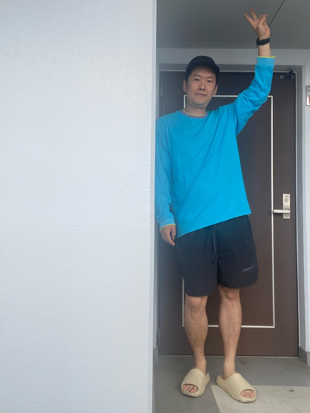 「初夏コーデ、今日のコーデ、ootd、ストリートコーデ、カジュアルコーデ、ロンT」｜「Arpenteurのアイテム（キャップ、ブラック系）」を使った、en  and outdoor unitさん（メンズ・182cm）の春コーディネートの2枚目の写真