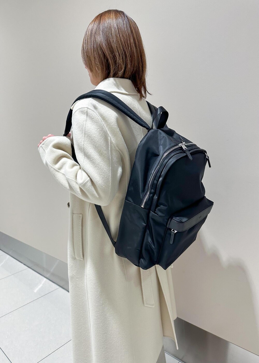 「Winter Coat 2023、リュック、ニット、パンツ、ROPÉ、ÉPOR、通勤バッグ、冬コート、通勤、オフィスカジュアル、きれいめカジュアル、大人カジュアル、冬、23AW冬の新作、24SS春の新作」｜「ROPE'の【高評価】【SUPER100's/140's】シャルムリバー2WAYロングコート（チェスターコート、ホワイト系）」を使った、うつぎさん（レディース・160cm）の冬コーディネートの5枚目の写真