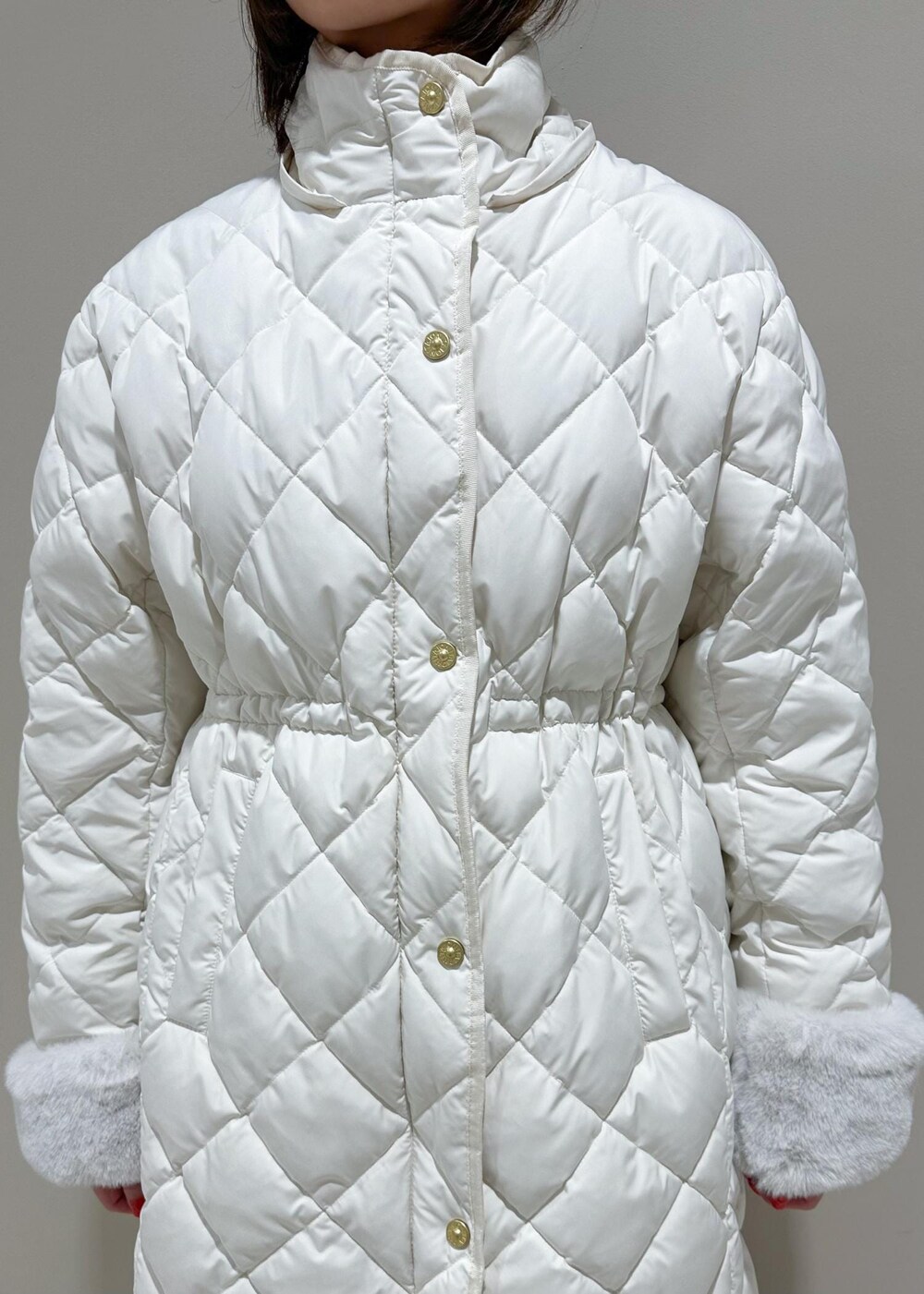 「Winter Coat 2023、ROPÉ、ÉPOR、W BAG、シャツ・ブラウス、カットソー、冬コート、ダウン、パンツ、オフィスカジュアル、きれいめカジュアル、お出かけ、秋、冬、23AW冬の新作」｜「E'PORの【E'POR】W BAG Medium（ハンドバッグ、ベージュ系）」を使った、うつぎさん（レディース・160cm）の冬コーディネートの7枚目の写真