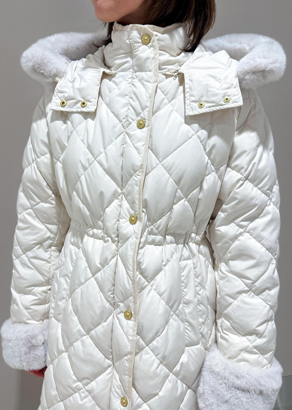 「Winter Coat 2023、ROPÉ、ÉPOR、W BAG、シャツ・ブラウス、カットソー、冬コート、ダウン、パンツ、オフィスカジュアル、きれいめカジュアル、お出かけ、秋、冬、23AW冬の新作」｜「E'PORの【E'POR】W BAG Medium（ハンドバッグ、ベージュ系）」を使った、うつぎさん（レディース・160cm）の冬コーディネートの5枚目の写真