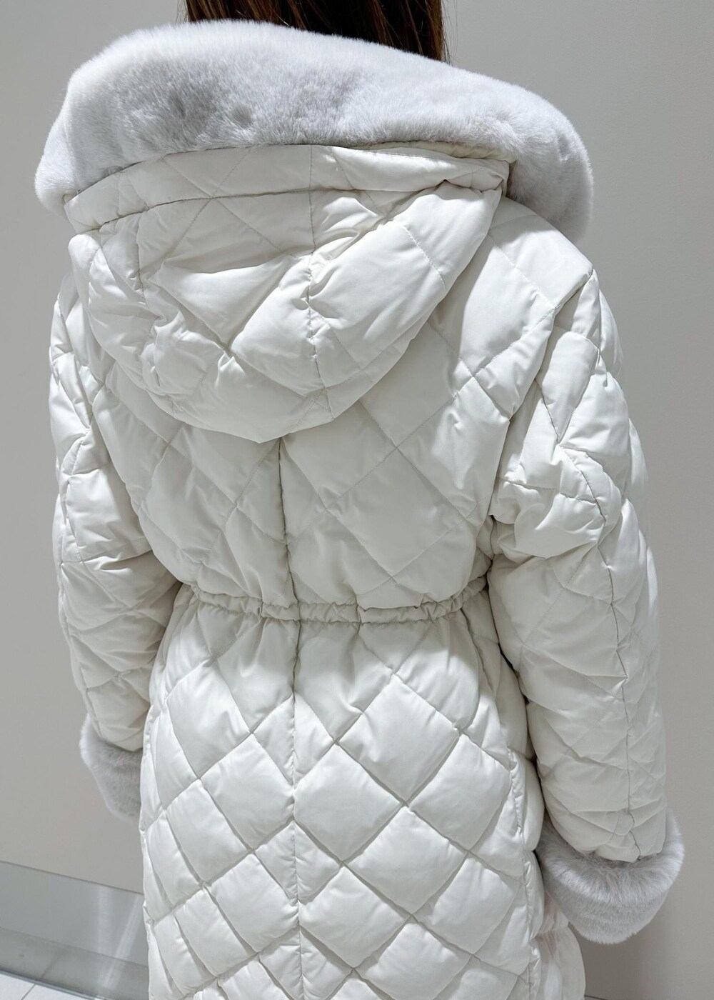「Winter Coat 2023、ROPÉ、ÉPOR、W BAG、シャツ・ブラウス、カットソー、冬コート、ダウン、パンツ、オフィスカジュアル、きれいめカジュアル、お出かけ、秋、冬、23AW冬の新作」｜「E'PORの【E'POR】W BAG Medium（ハンドバッグ、ベージュ系）」を使った、うつぎさん（レディース・160cm）の冬コーディネートの6枚目の写真