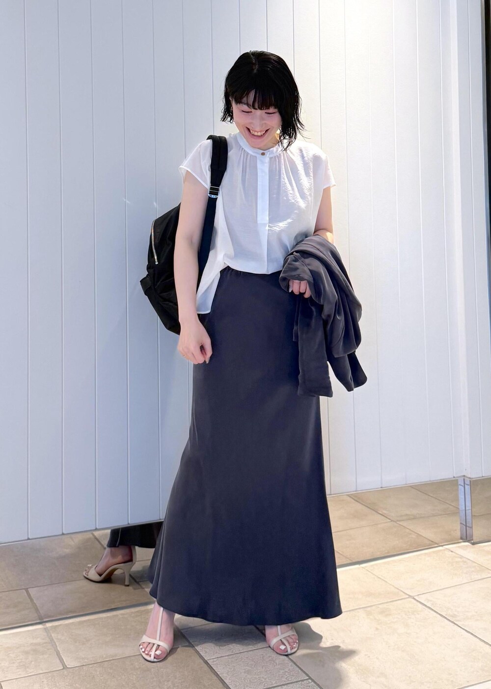 「初夏コーデ、夏コーデ、お仕事コーデ、授業参観日コーデ、女子会コーデ、スカートスタイル、モノトーンコーデ、きれいめコーデ、ROPÉ、ウェーブ、ブルべ冬、混合、トップス、シャツ/ブラウス、ジャケット/アウター」｜「E'PORの【E'POR】【A4/PC対応・撥水】Pac Sac（ パックサック ）/WEB掲載（バックパック/リュック、ブラック系）」を使った、mm＊さん（レディース・161cm）の春コーディネートの6枚目の写真