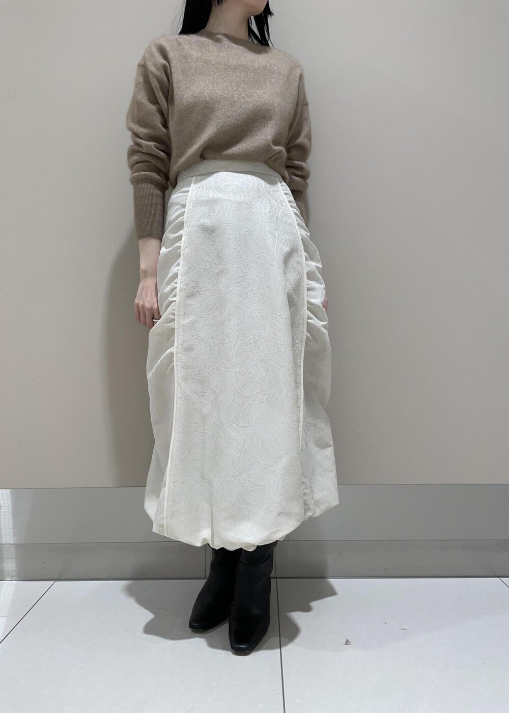 「Knit 2023、ROPÉ、MONOGRAM BAG、ニット、スカート、ブーツ、ロングブーツ、通勤、オフィスカジュアル、きれいめカジュアル、大人カジュアル、フェミニン、セレモニー、オケージョン、パーティー」｜「ROPE'の【雑誌掲載】RPフォルドロックメタルフラップショルダー（ショルダーバッグ、ブラウン系）」を使った、mm＊さん（レディース・161cm）の秋コーディネートの4枚目の写真