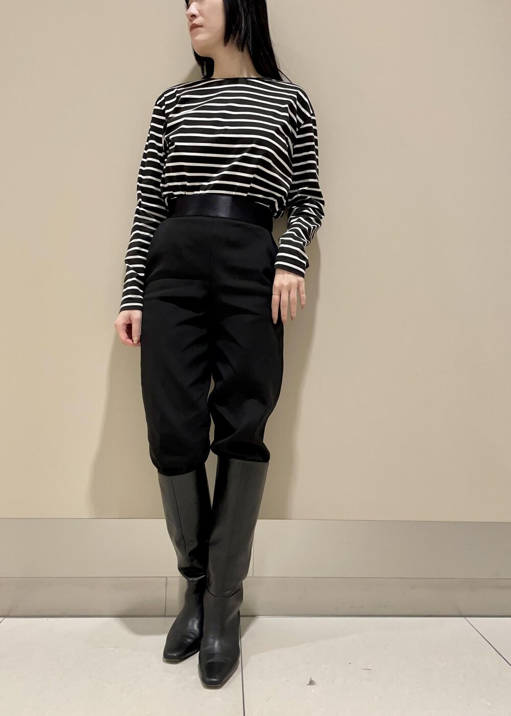 「Winter Coat 2023、コート、ブーツ、ヒール、ロングブーツ、Knit 2023、ROPÉ、ÉPOR、Y BAG、カットソー、Tシャツ、冬コート、パンツ、通勤、オフィスカジュアル」｜「E'PORの【新色追加】【E'POR】 Y BAG Mini（サイドジップミニショルダーバッグ）（ハンドバッグ、ホワイト系）」を使った、mm＊さん（レディース・161cm）の秋コーディネートの10枚目の写真